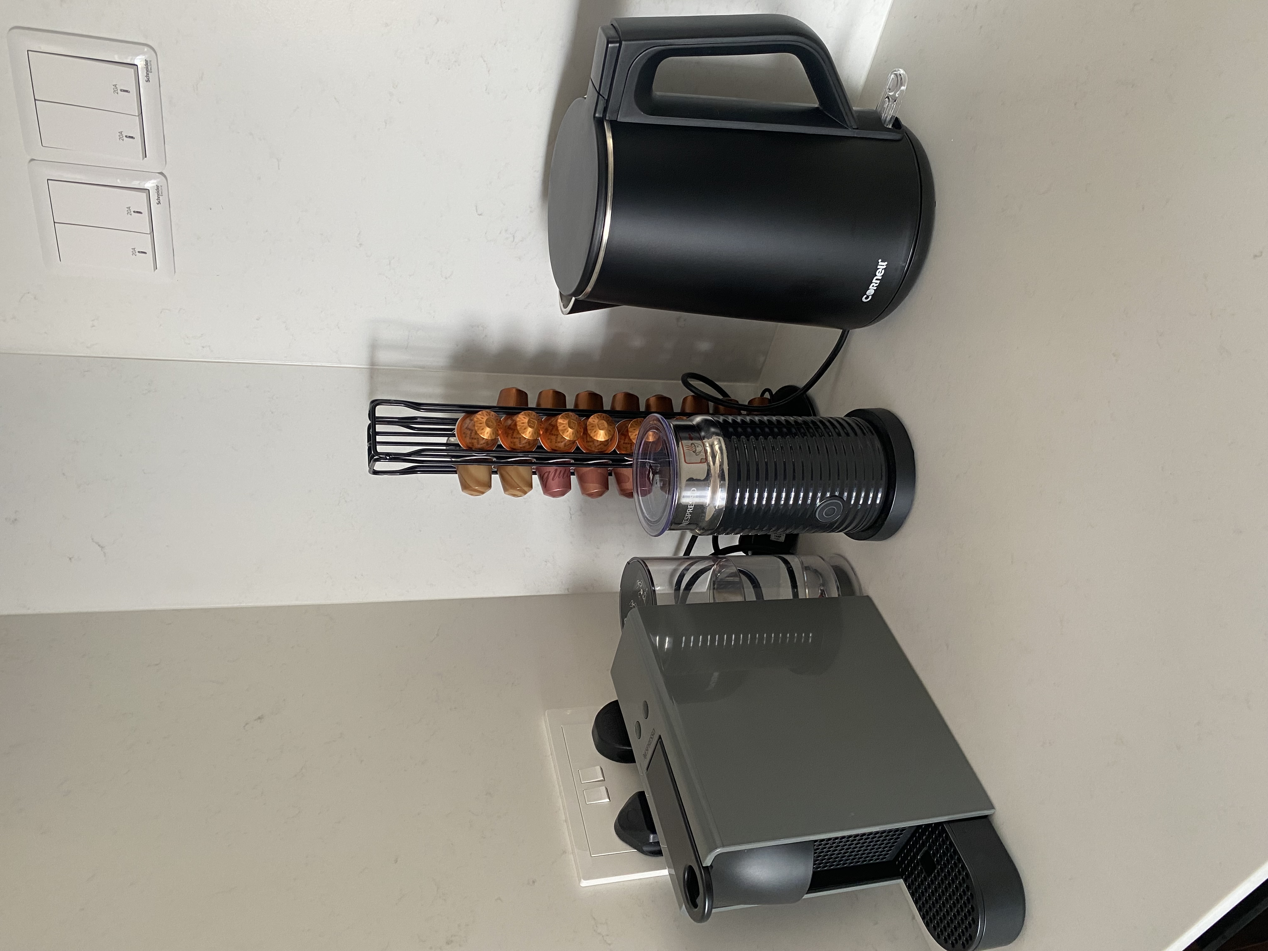 Stuff-we-keep-in-our-small-kitchen-and-how-we-did-it-✨