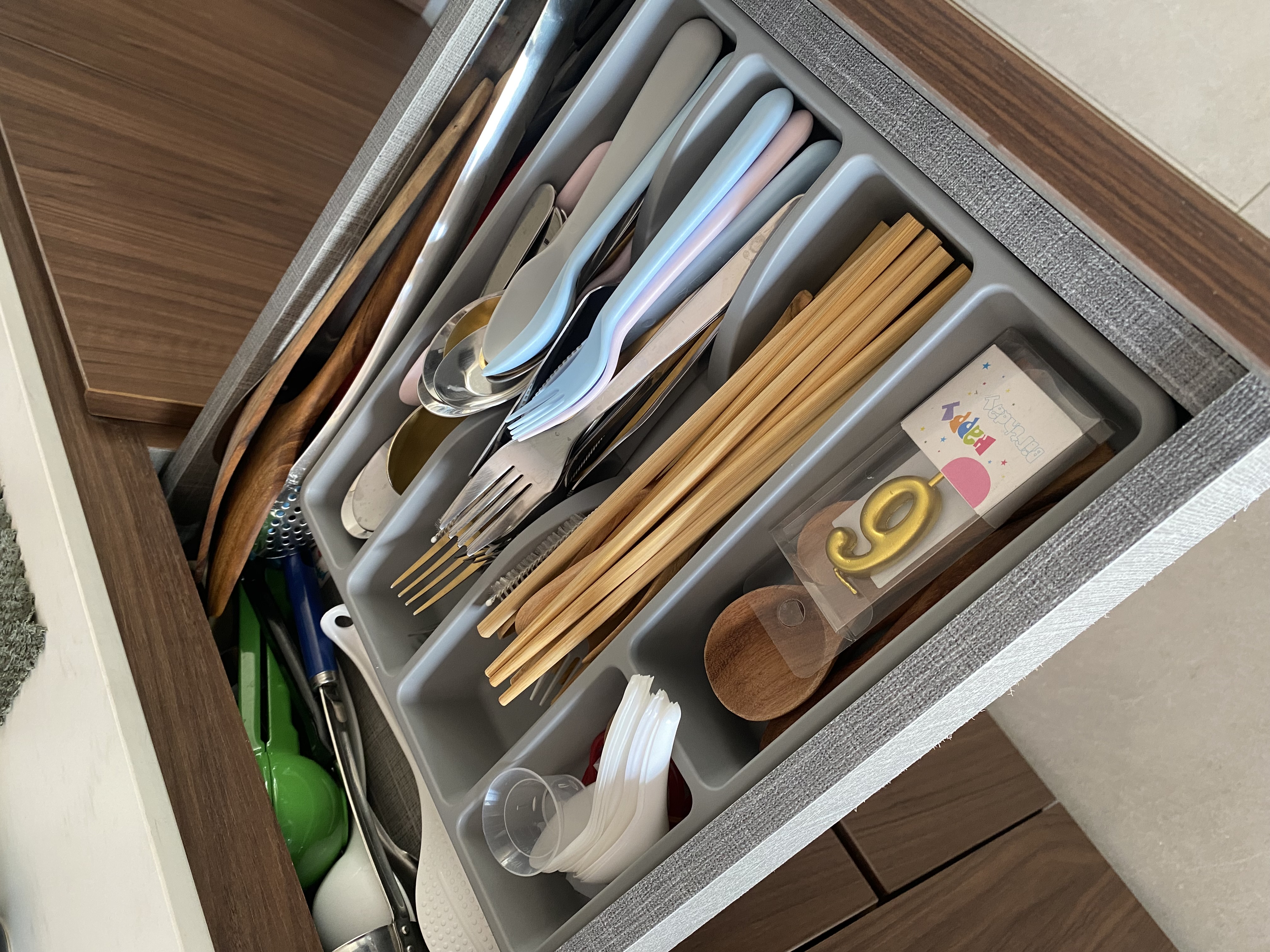 Stuff we keep in our small kitchen and how we did it ✨ - Gray kitchen drawer, neatly organized utensils, wooden utensils