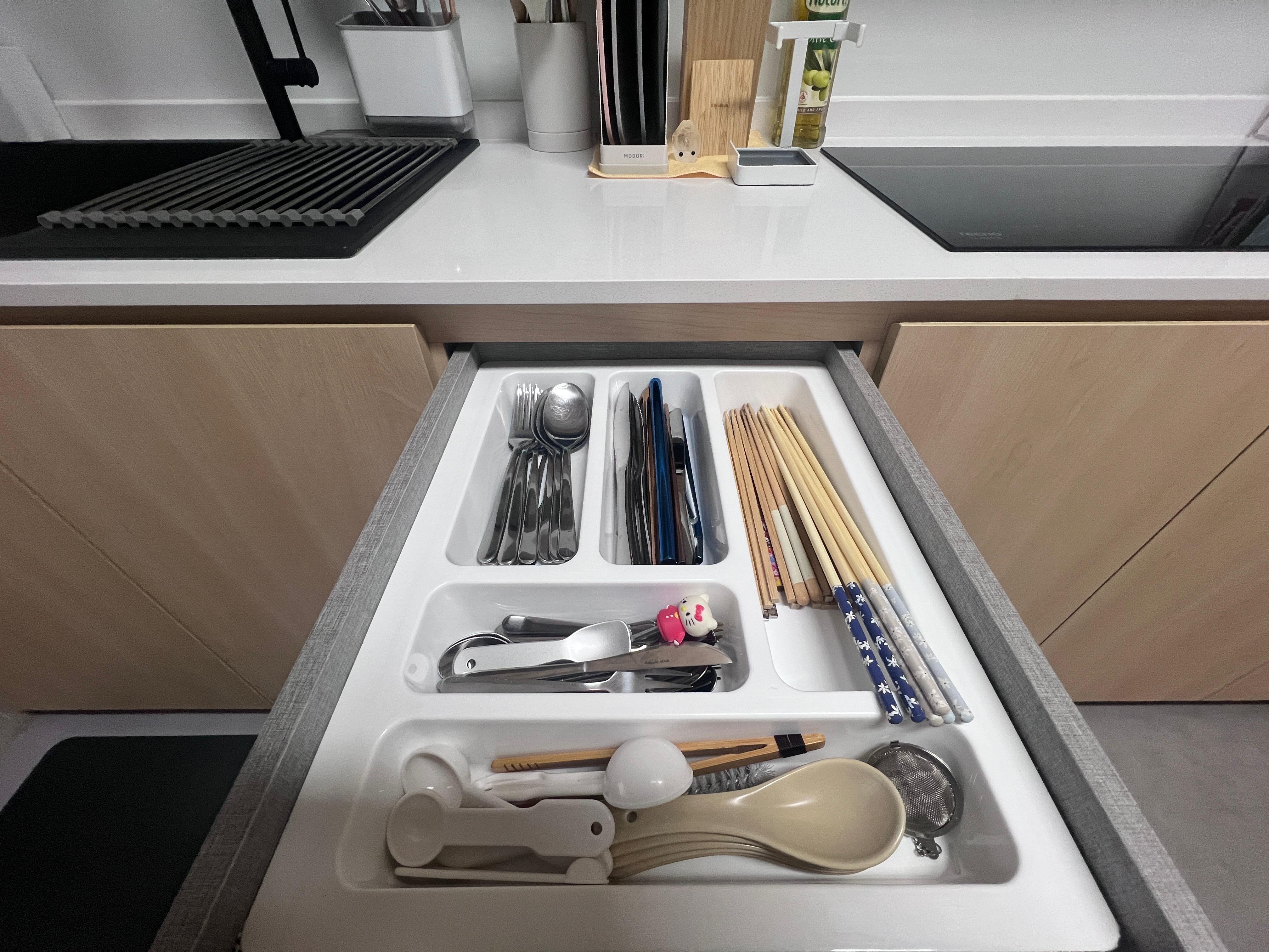 Kitchen Organization: Keeping it clutter free - silverware, knife, fork, spoon, chopsticks, dish rack, kitchen drawer