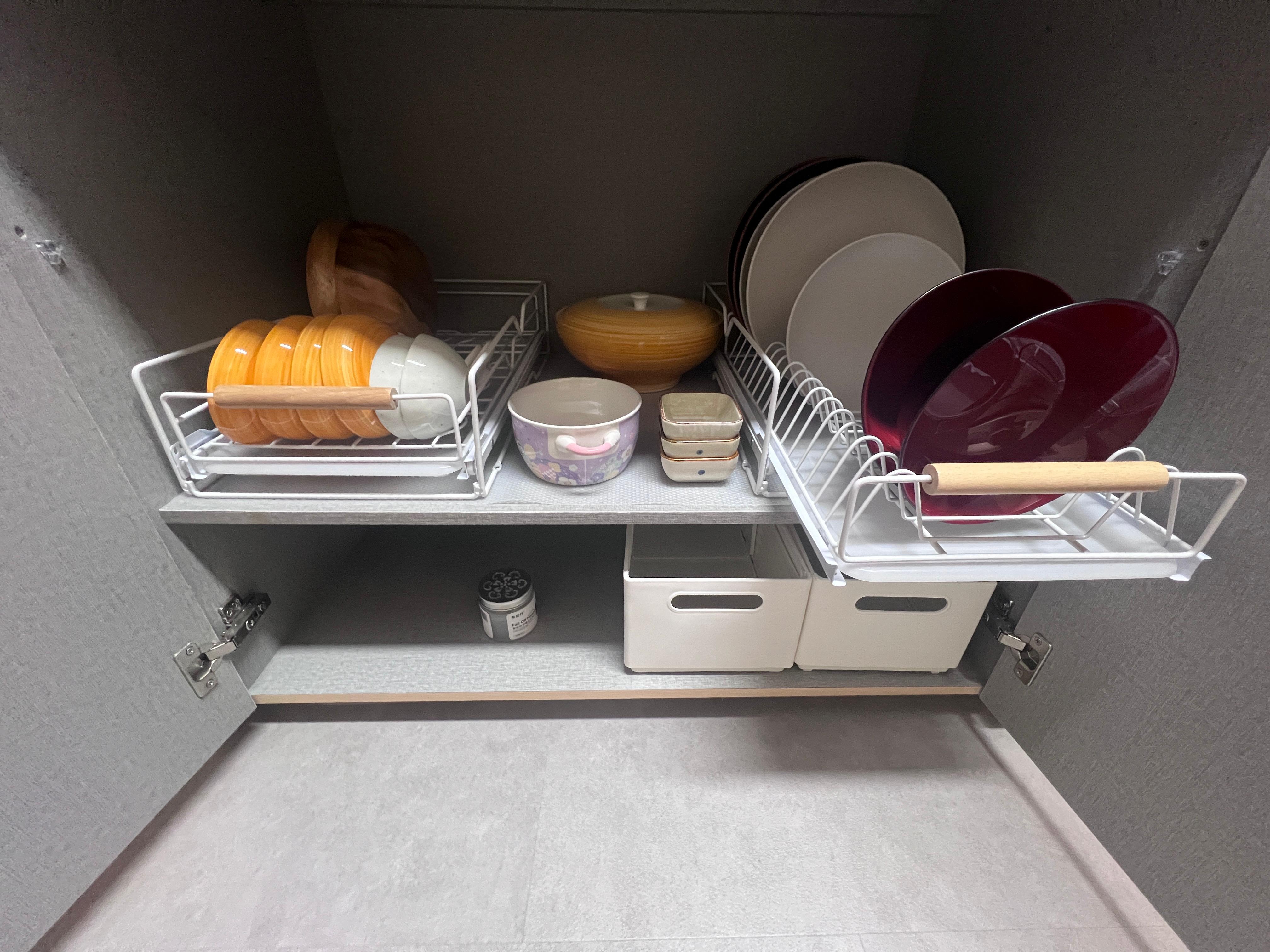 Kitchen Organization: Keeping it clutter free - Dish rack with orange and white bowls, yellow bowl, white plates, red plate