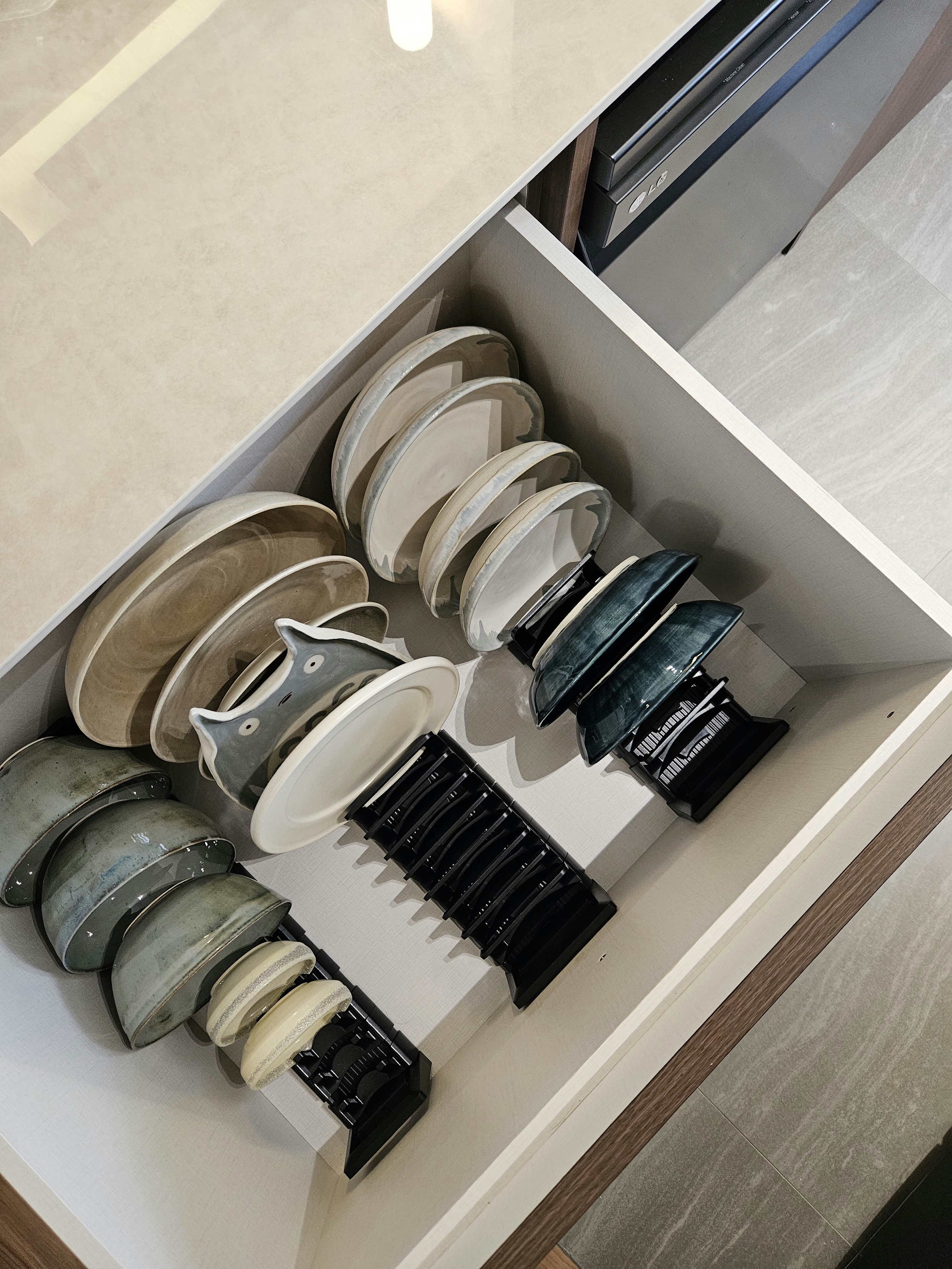Kitchen Organisation: Our Favourite Storage Solutions - Dining table, kitchen drawer, modern design, ceramic plates, stacked
