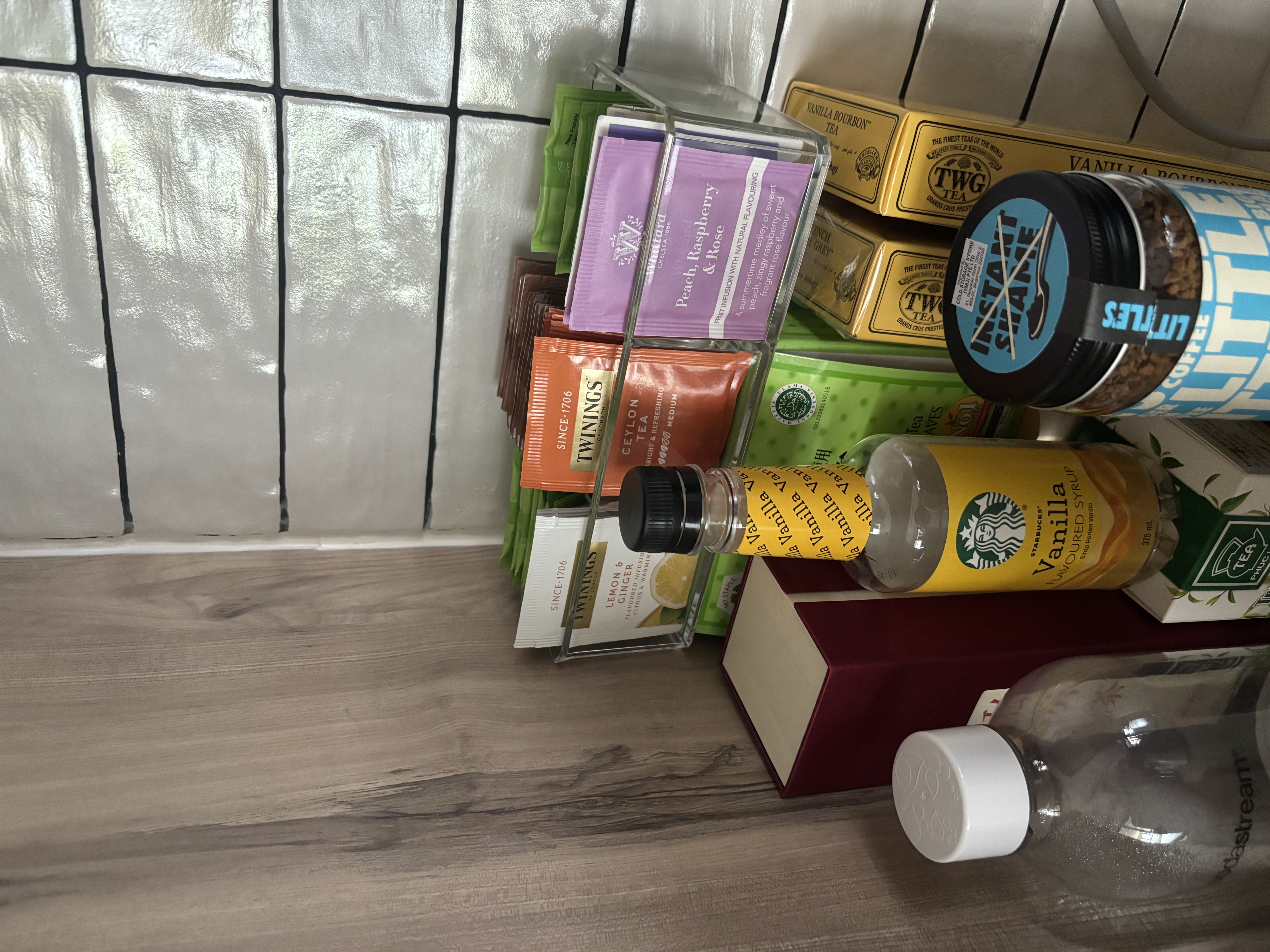 Tips and Tricks for a Functional and Organised Kitchen  - mint tea, vanilla bourbon tea, peach raspberry tea, cinnamon tea