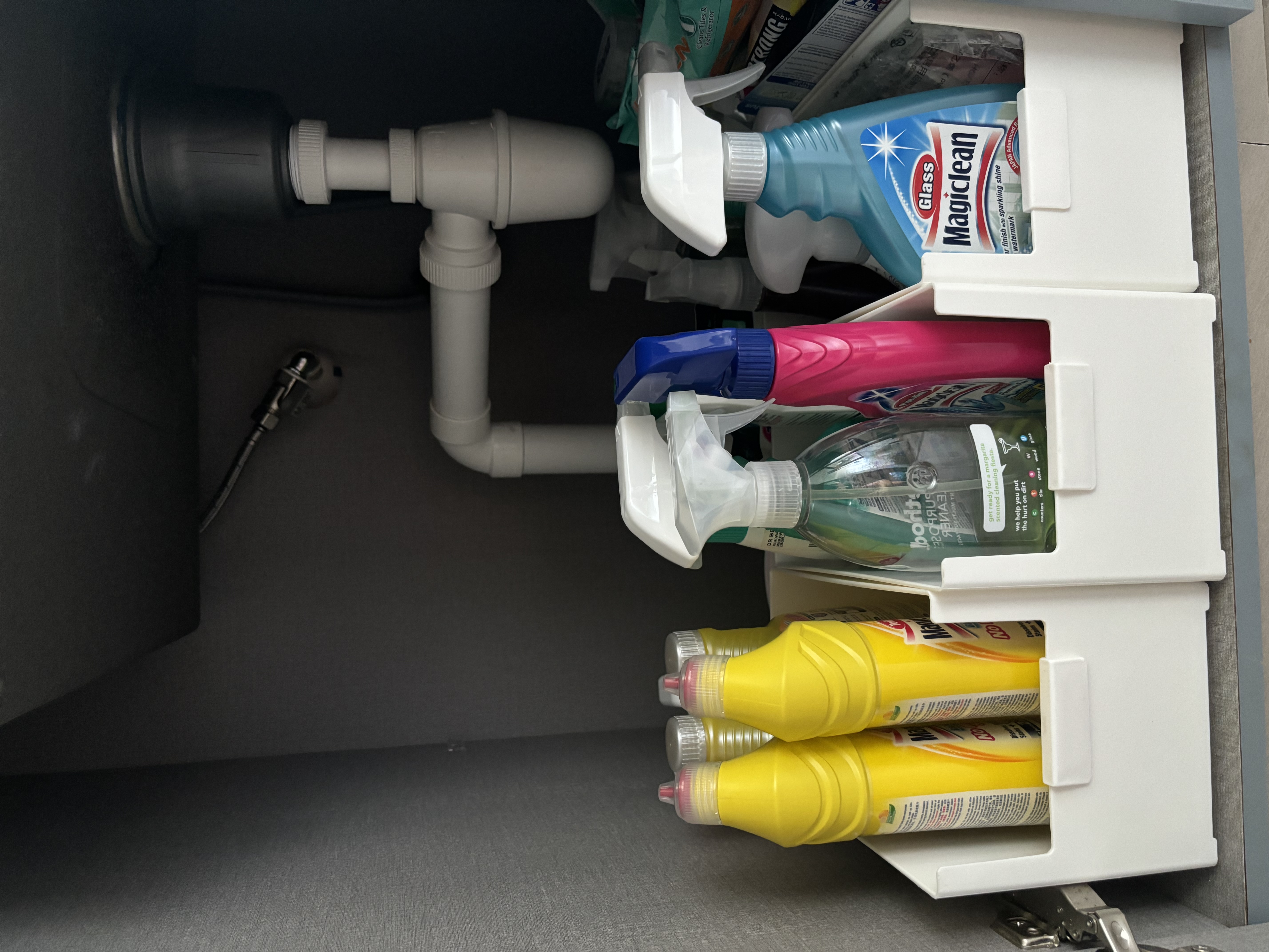 Tips and Tricks for a Functional and Organised Kitchen  - Glass cleaner, Magic Clean, spray bottle, cleaning solution, dish