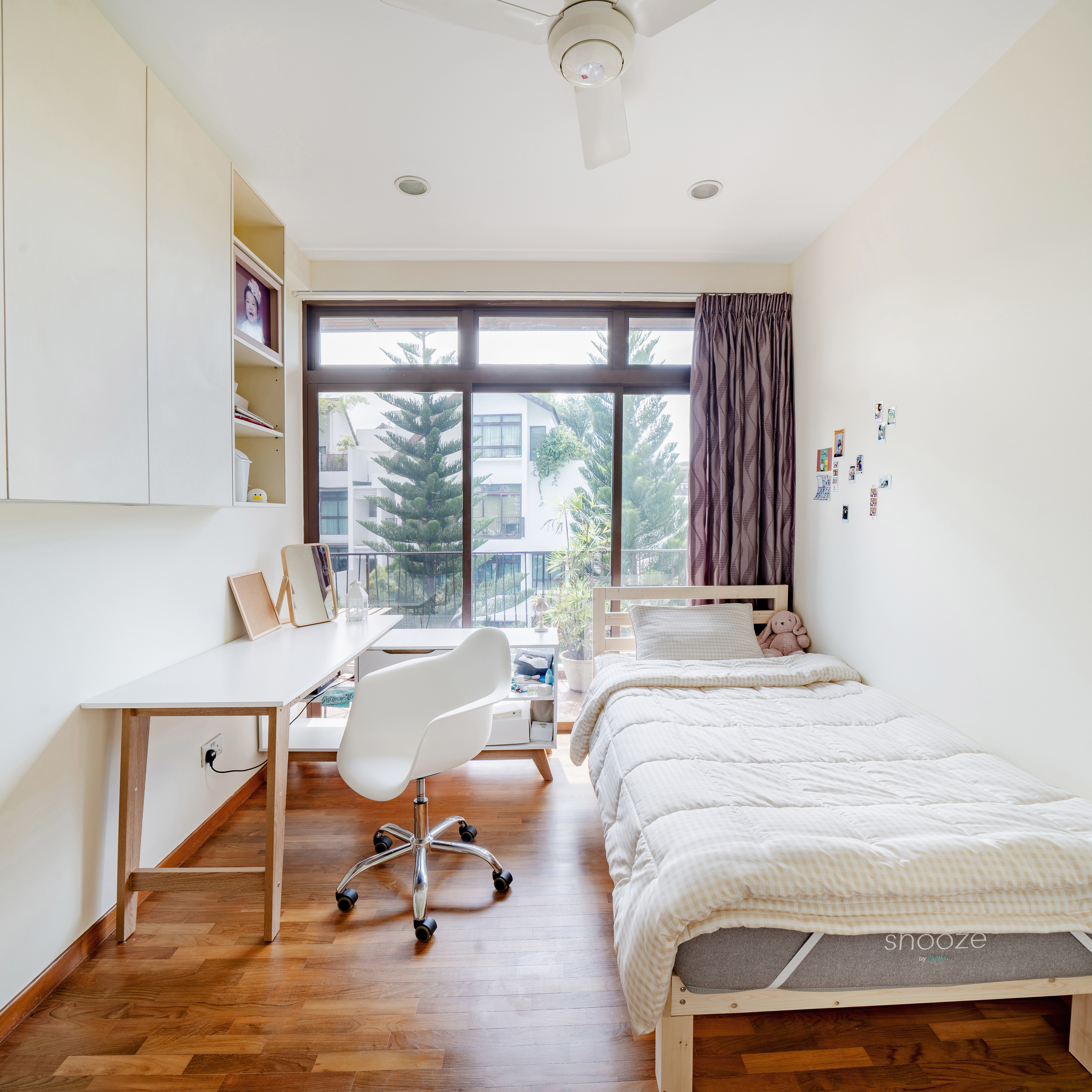 Kids-room:-Minimal-but-functional-with-great-sunlight