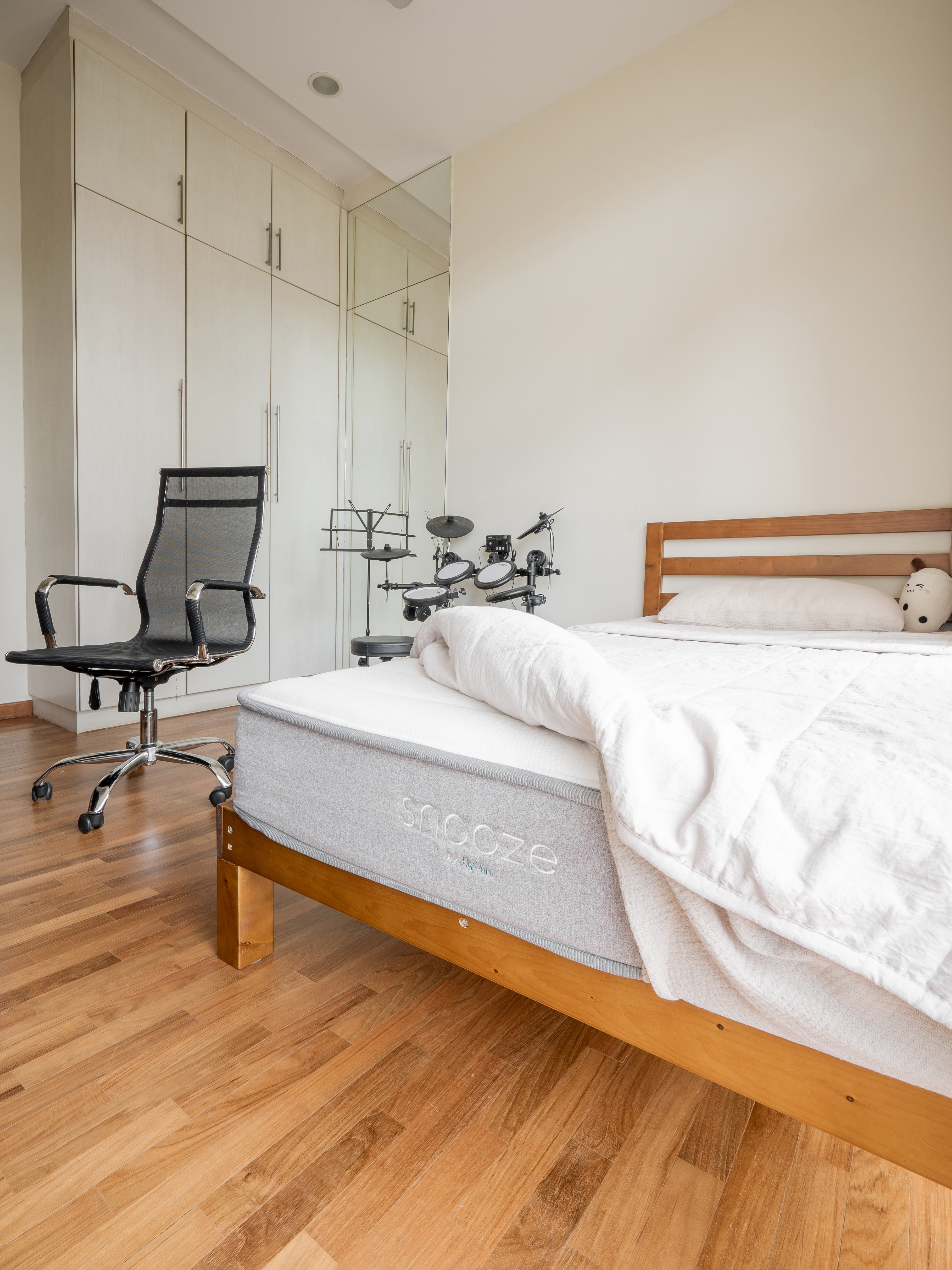 Our son's bedroom: A minimalist sanctuary with wood tones! - Modern bedroom with sleek furniture, minimalist design, wooden
