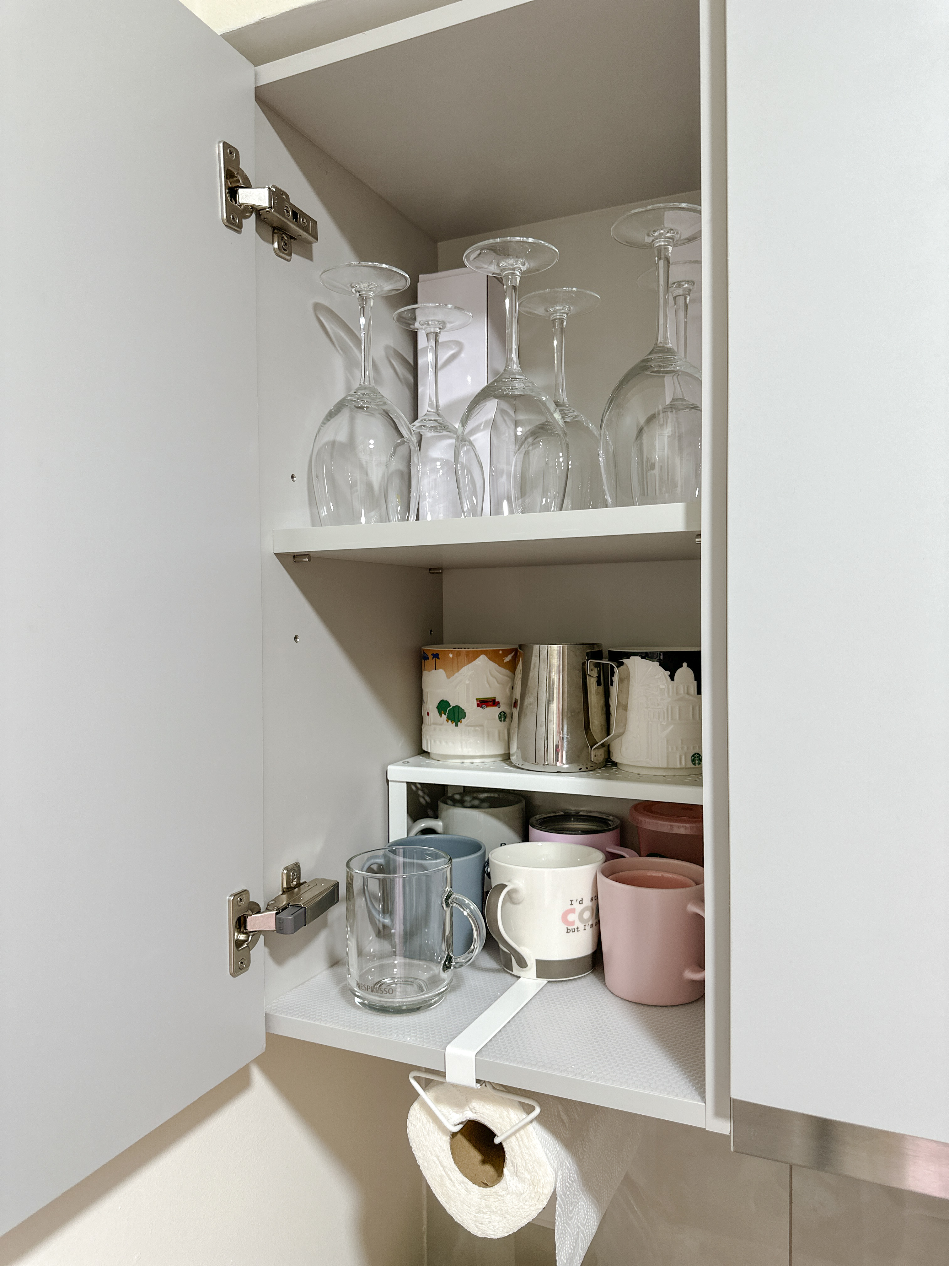A little tour of our kitchen organizers! ✨ - Glassware, wine glasses, kitchen cabinet, shelves, glassware on shelves, white