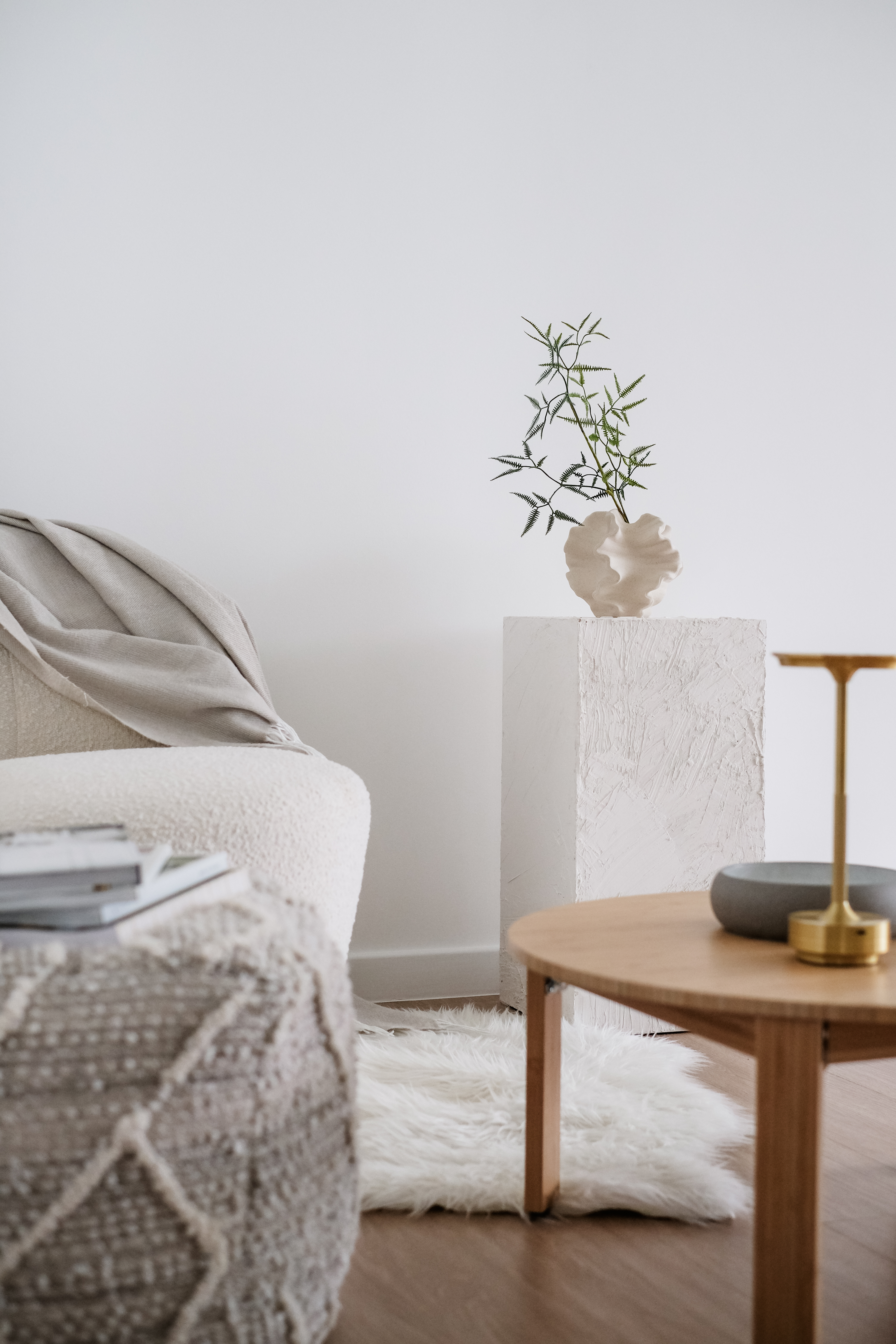 Creating a Cozy Corner: A Personal Retreat for Reading and Reflection - modern living room, minimalist decor, cozy seating