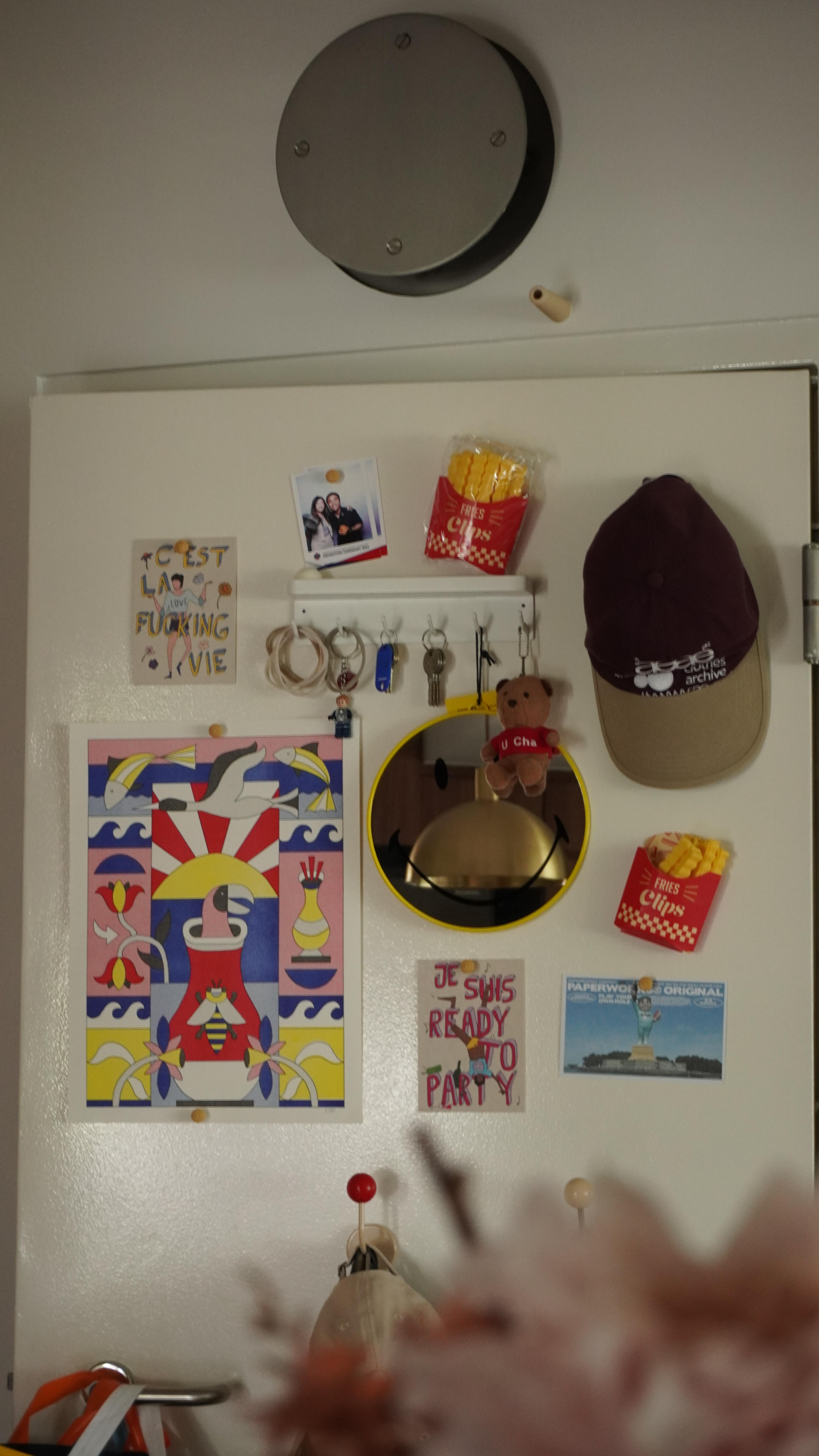 Choose your items wisely. - Fridge, colorful poster, "C'est la vie, " "Je suis prêt à partir, " "Fries Clips, " "Love, "