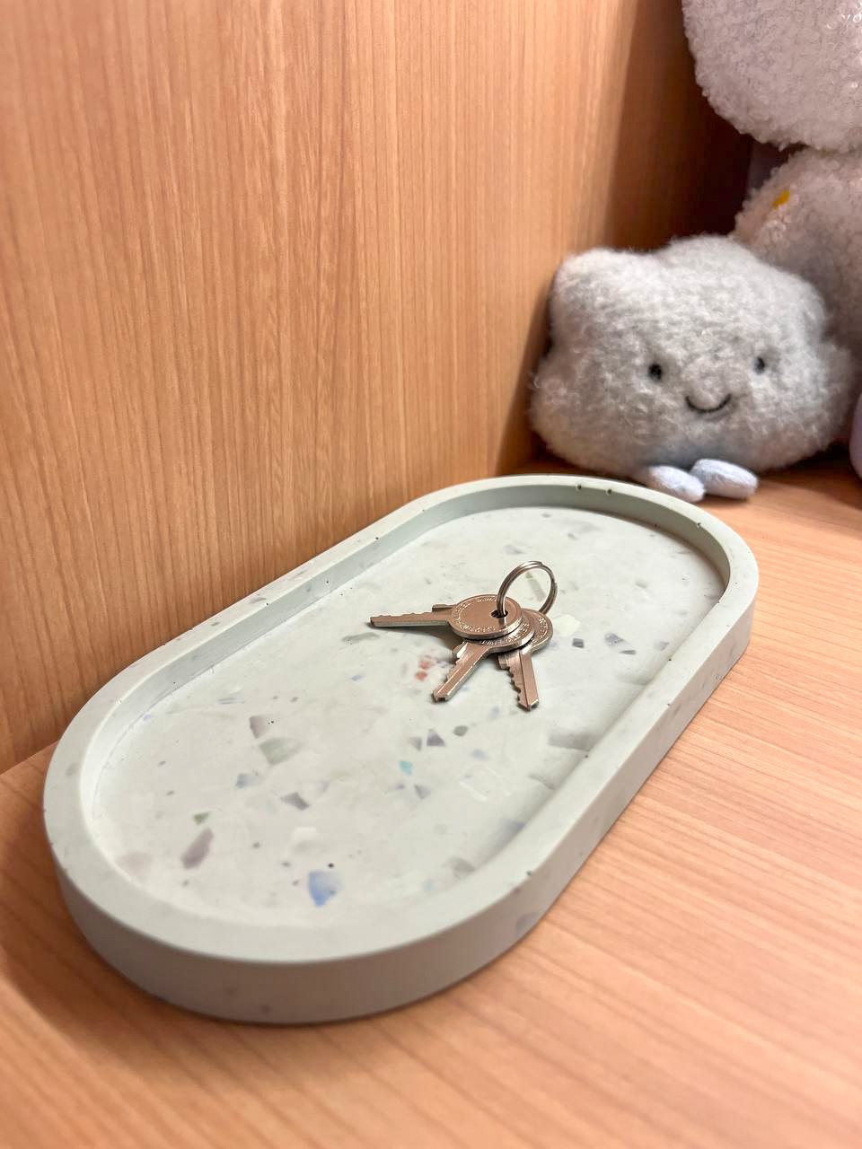 Create a unique home with customised artwork  - Key-Phrases:, Wooden shelf, key tray, key holder, key holder on tray, key