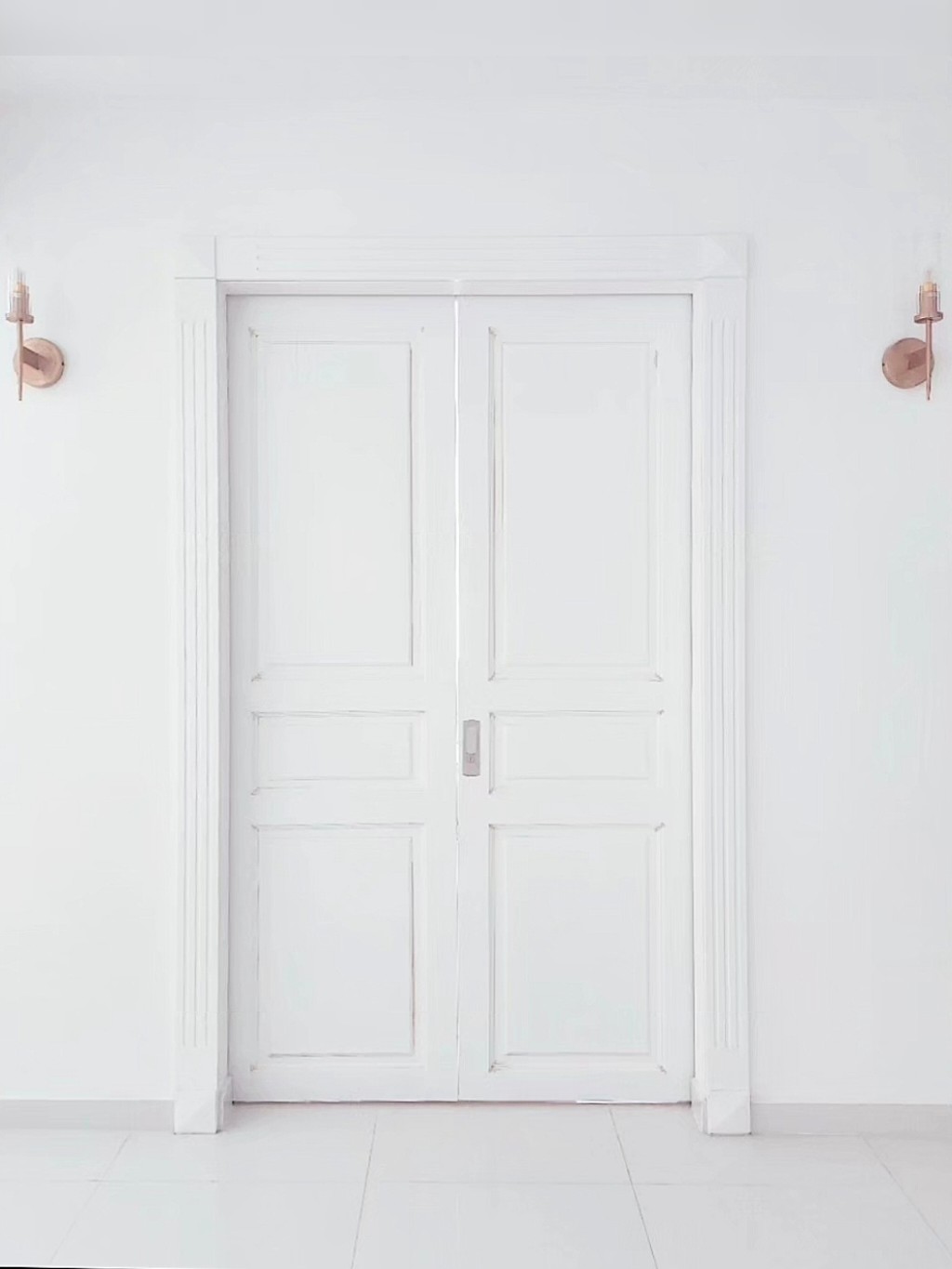 Lightings by punggoHField - White door, minimalist design, elegant paneling, symmetrical doors, two-pane design, vintage