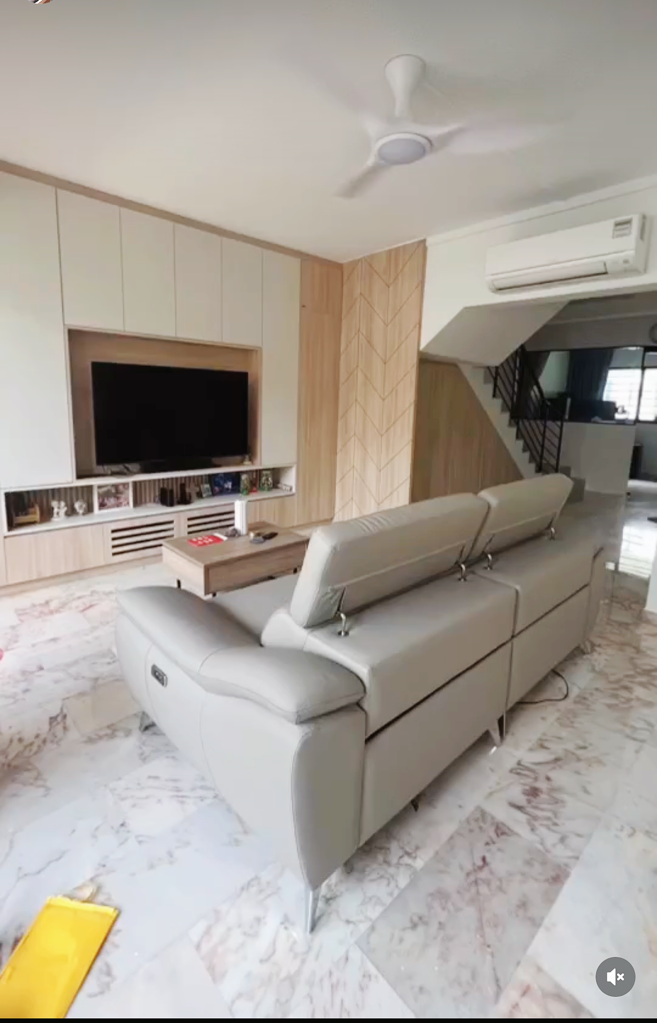 Modern contemporary Maisonette,  practical and easy to maintain - Modern living room, spacious room, marble floor, white