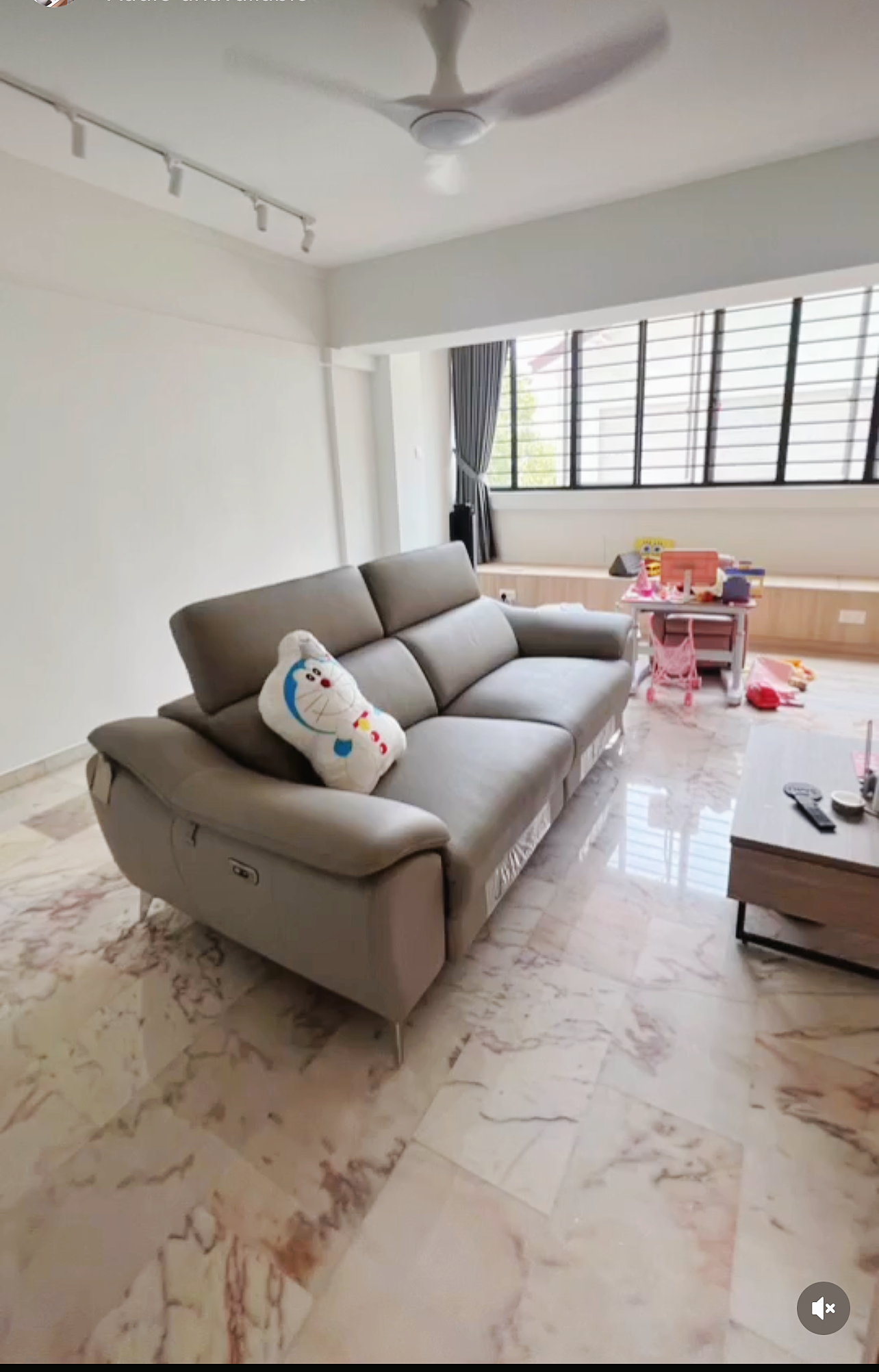 Modern contemporary Maisonette,  practical and easy to maintain - Modern living room with gray sofa, marble floor, ceiling