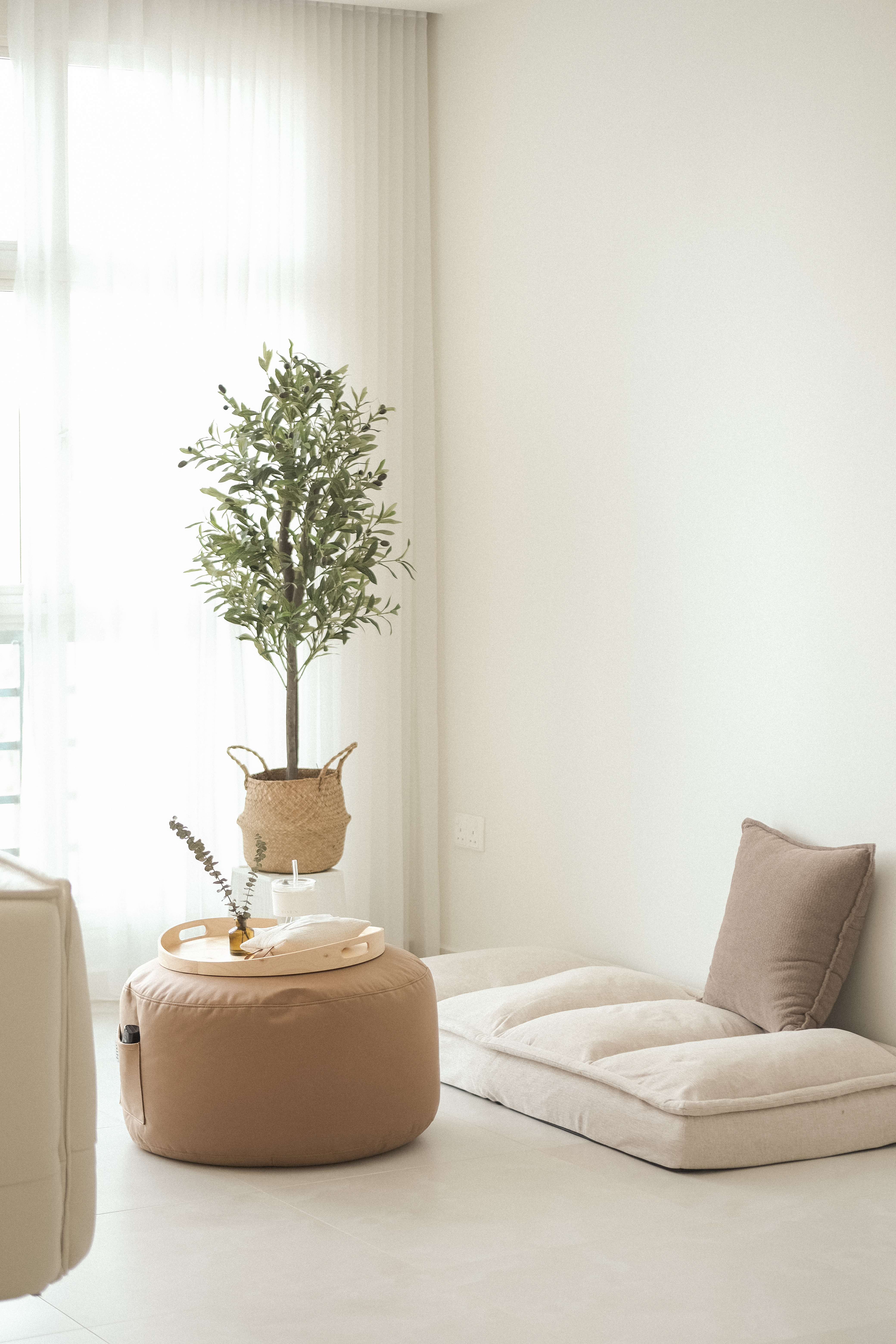 No-Built-Ins,-Just-Space:-A-Cosy-'White'-Living-Room-