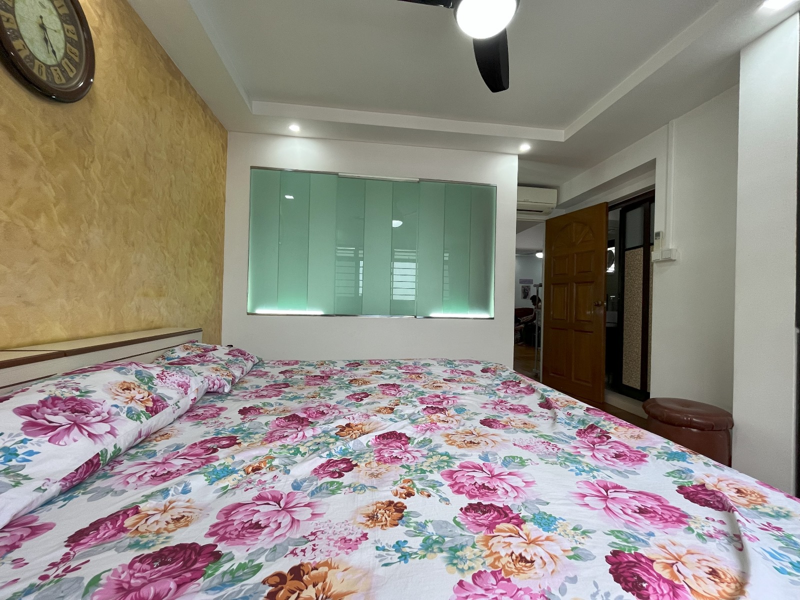 Journey to the west - The beginning of a Modern, Minimalist Maisonette - Floral bedspread, colorful floral bed, vibrant