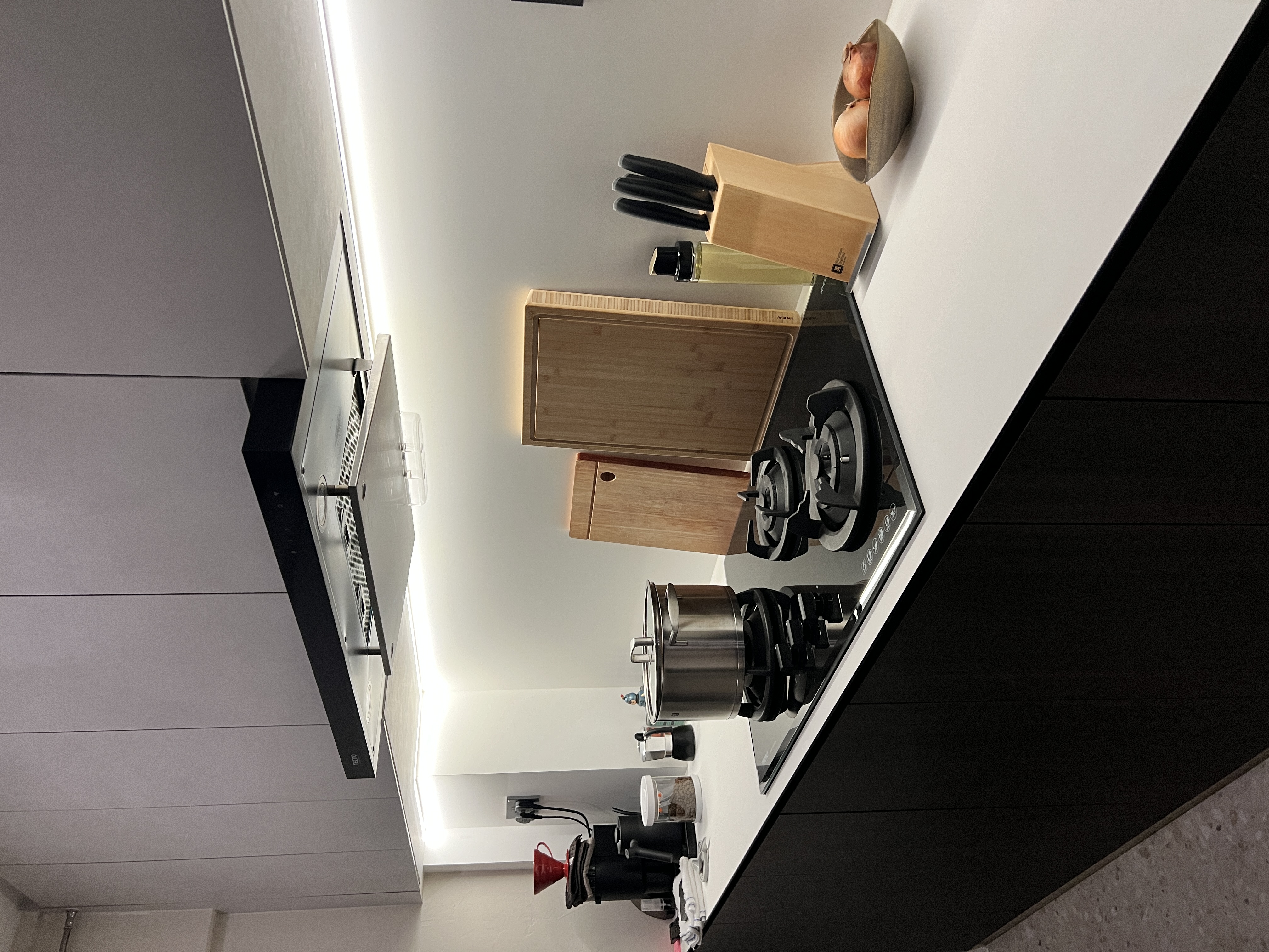 Optimising the kitchen experience for 2 monkeys 🙉🙊 - modern kitchen, sleek design, minimalist decor, contemporary style