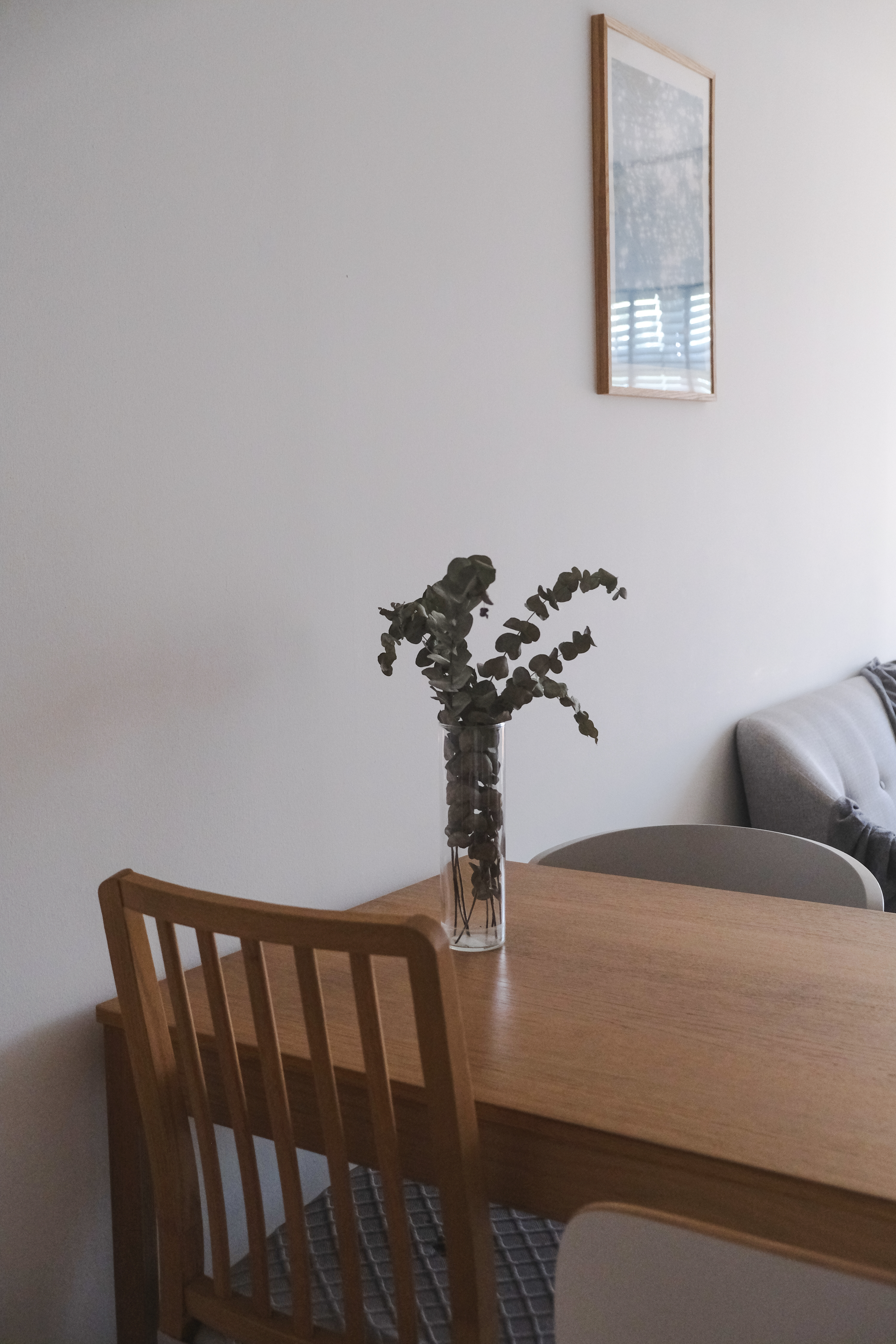 Living Room Tour: Spacious and Flexible for Easy Layout Changes! - vase with green leaves on wooden table, minimalist room
