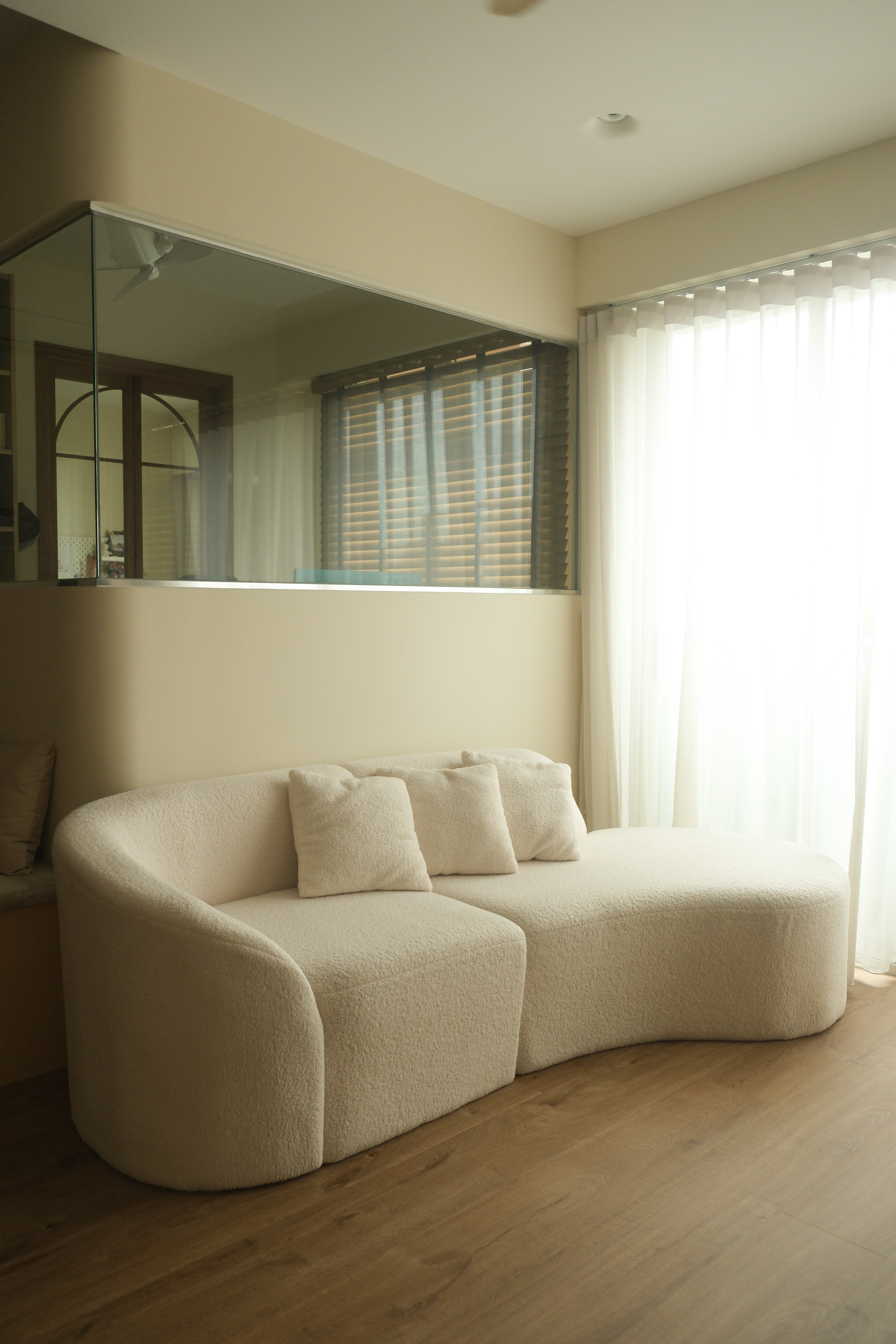 Minimalist Japandi Elegance. Warm tones and natural light.  - Modern minimalist living room, cozy seating area, soft beige