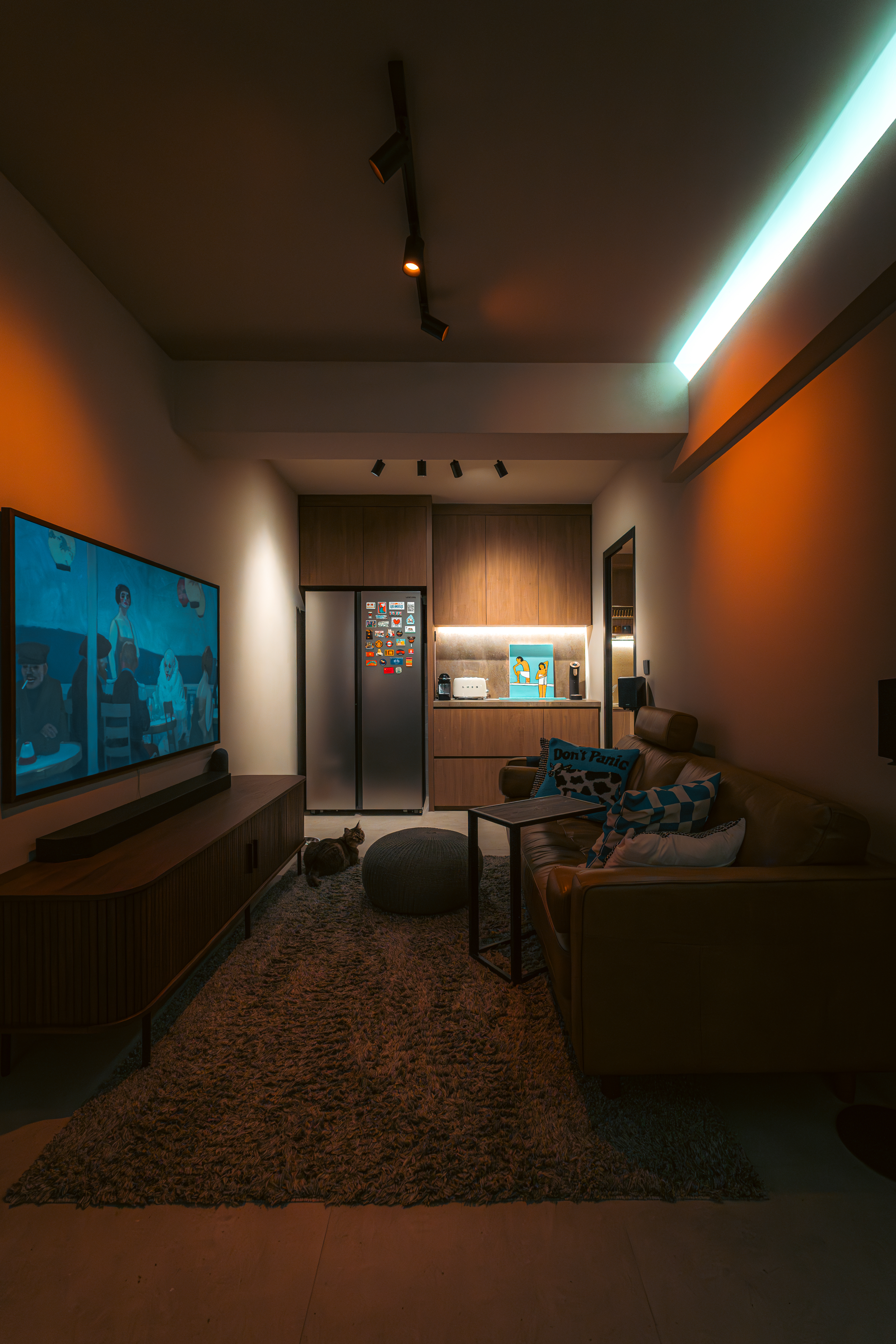 Kallang Breeze, 4rm BTO - Of vibes, memories and playful art - Modern living room with large flat-screen TV, cozy brown