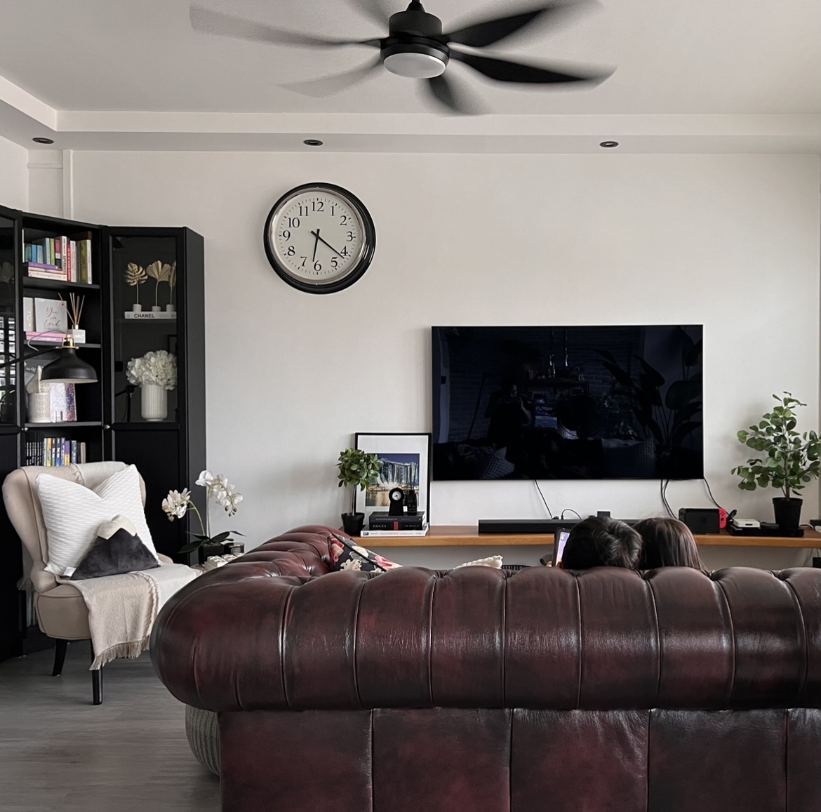 The-heart-of-the-home,-where-conversations-flow-and-memories-made.