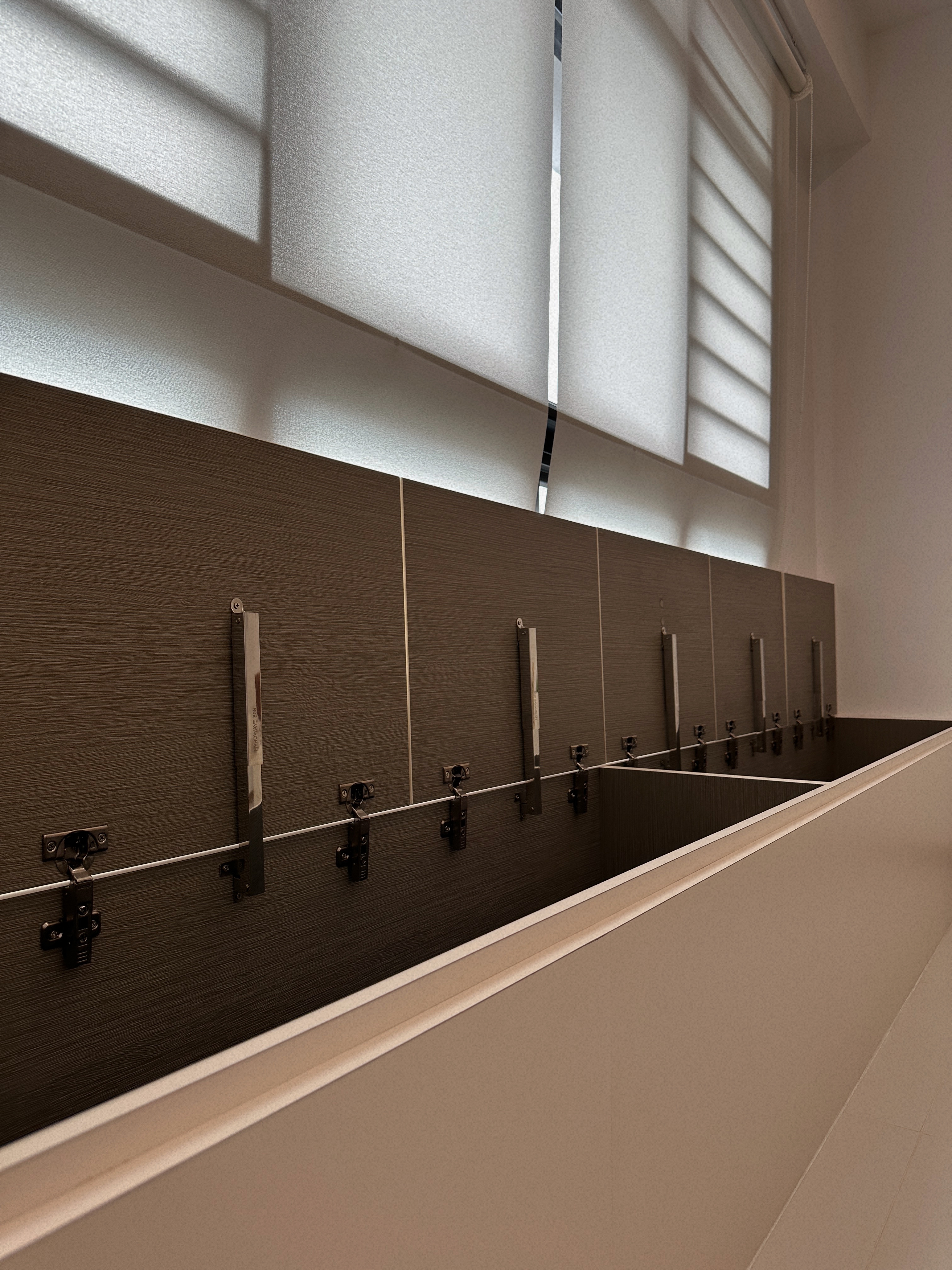 Our Cosy Minimalist Living Room: Where Endless Possibilities Unfold - Modern bathroom, sleek design, minimalist decor, large