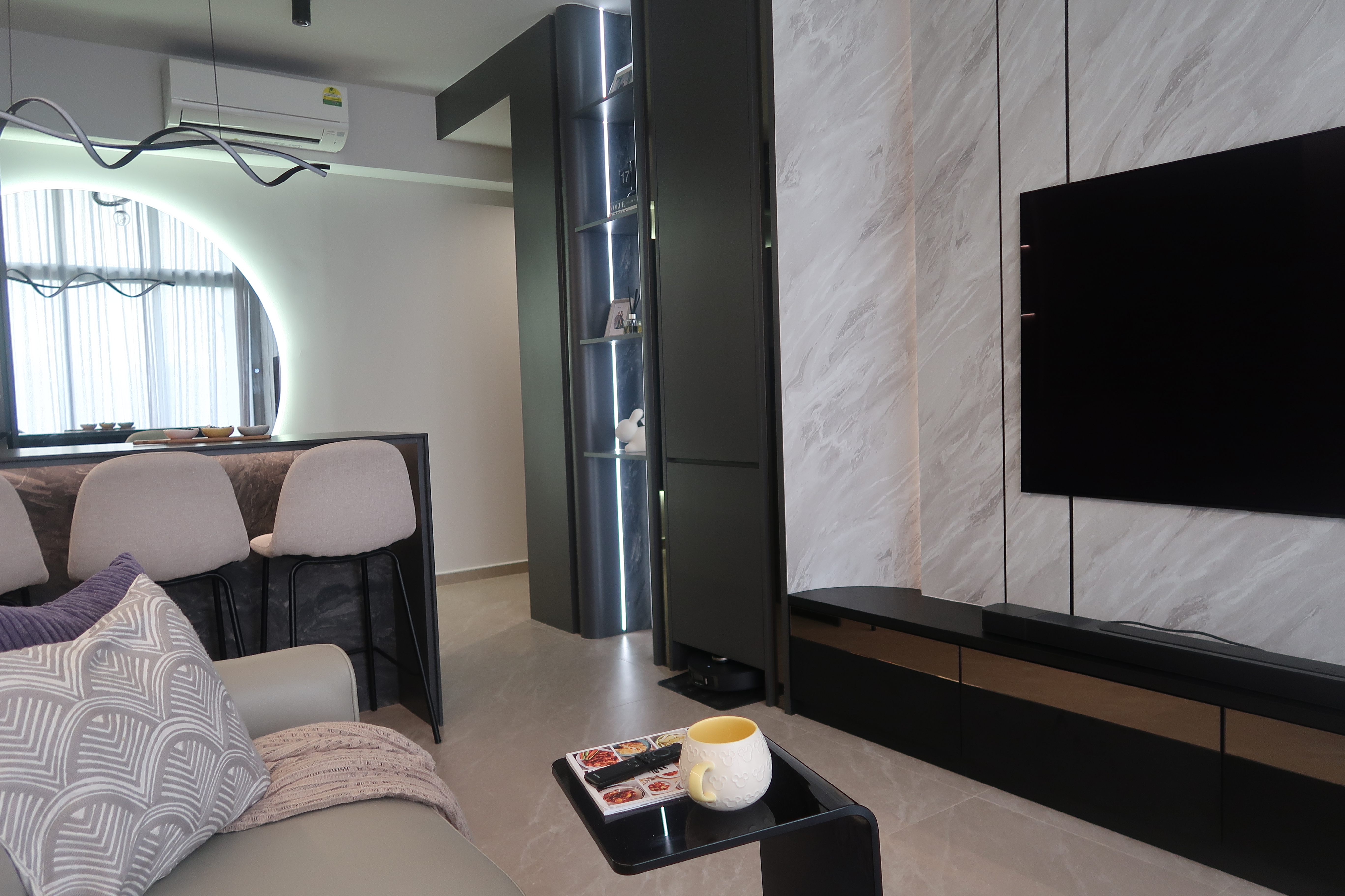 Simple and Sleek High Ceiling Living Room: Modern Dark Loft at North - Modern living room, minimalist design, sleek