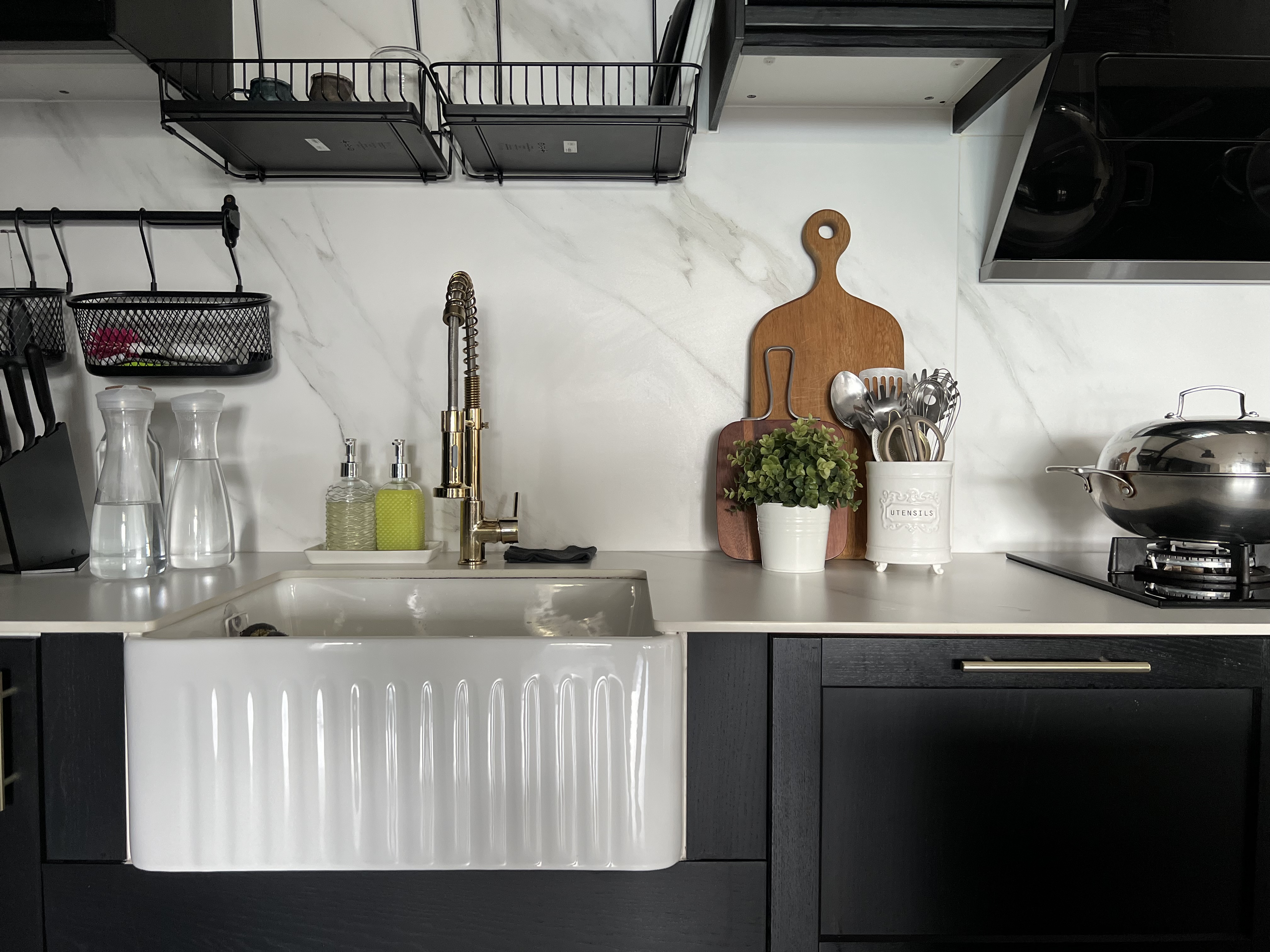 The Rustic Kitchen: Seasoned with love, to the heart’s content - modern kitchen countertop, black and white marble