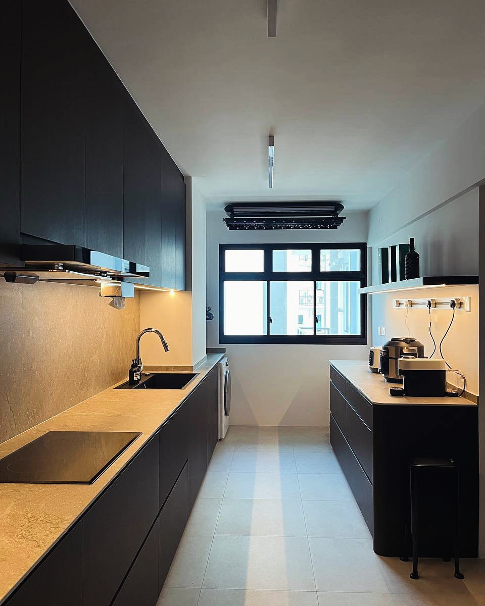 Kitchen:-Dark-But-Functional