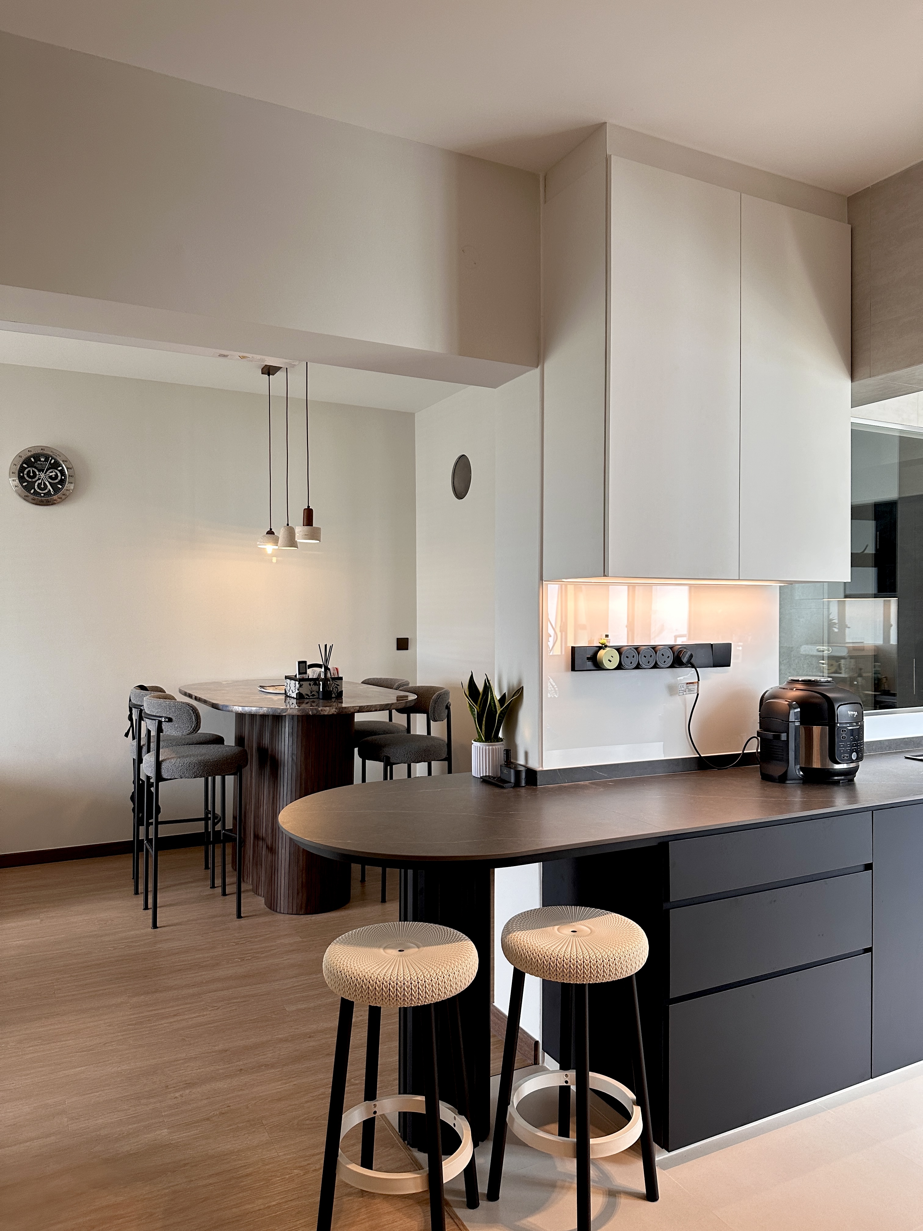 Efficient and Elegant: Our Monochrome Kitchen Design  - modern kitchen, minimalist design, contemporary style, sleek