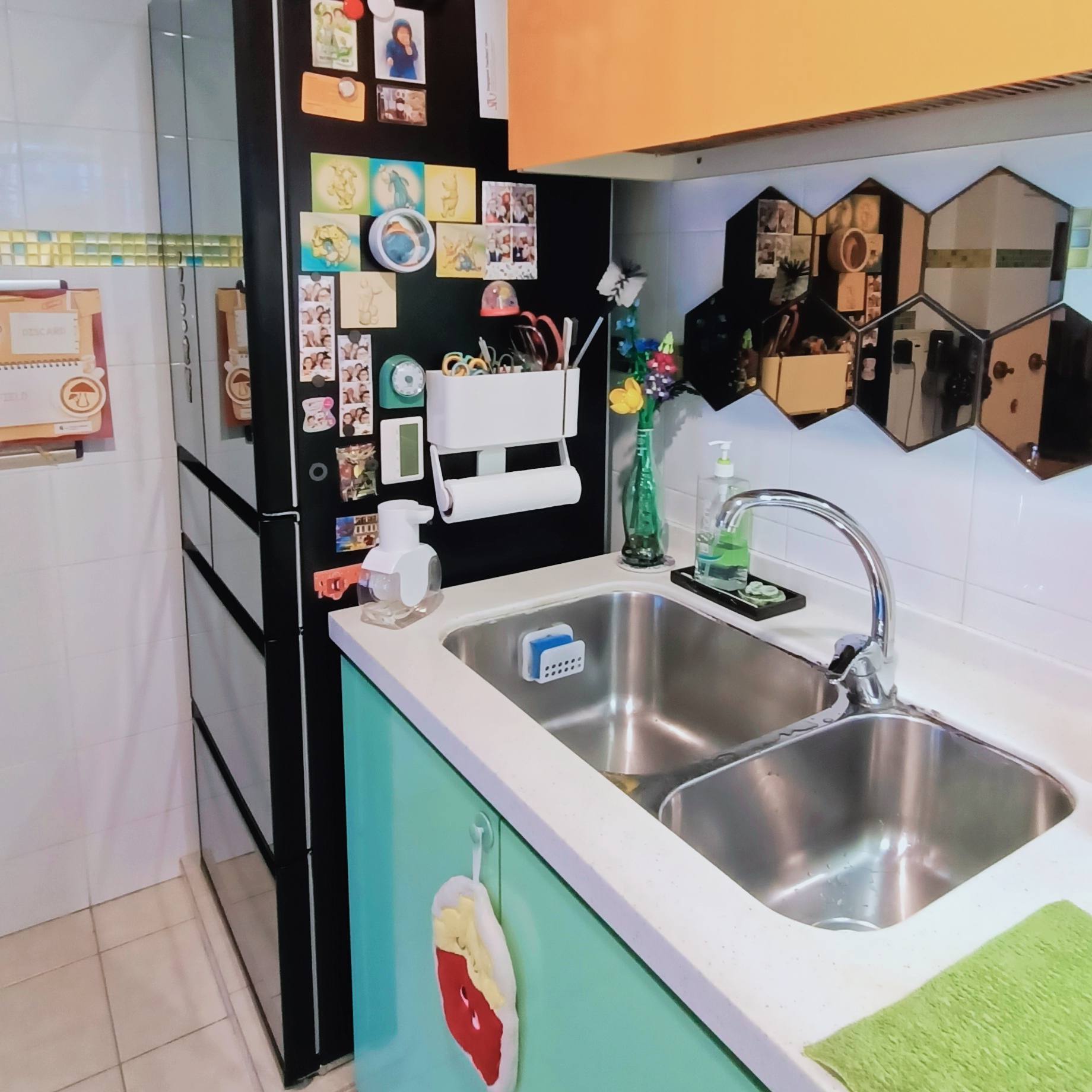 The-Vibrant-Hub:-A-Colorful-Kitchen-Oasis-For-The-Whole-Family