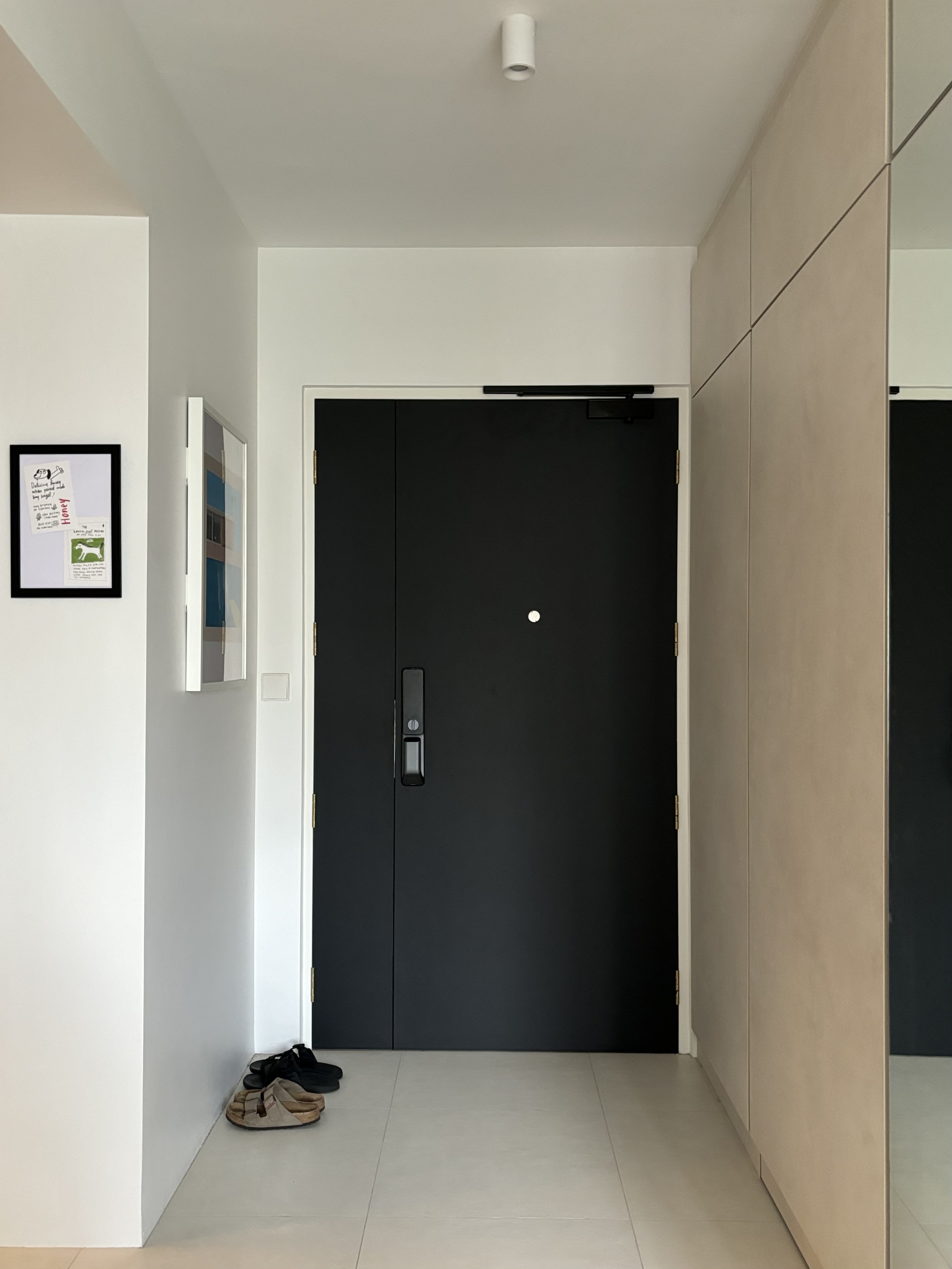 Entryway: Minimal look with concealed carpentry in a 4-rm BTO - White modern minimalist interior, sleek black door