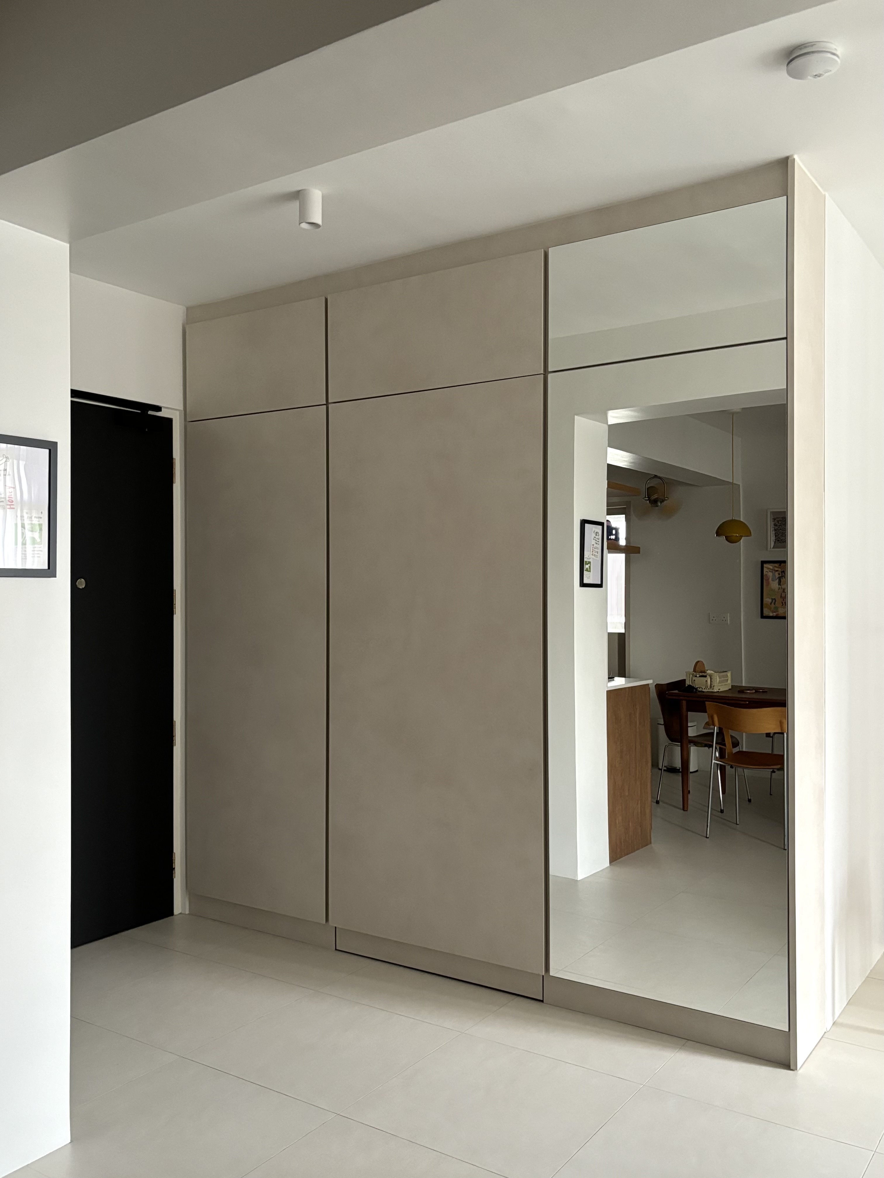 Entryway: Minimal look with concealed carpentry in a 4-rm BTO - Light-colored, minimalist wardrobe with sleek design, large