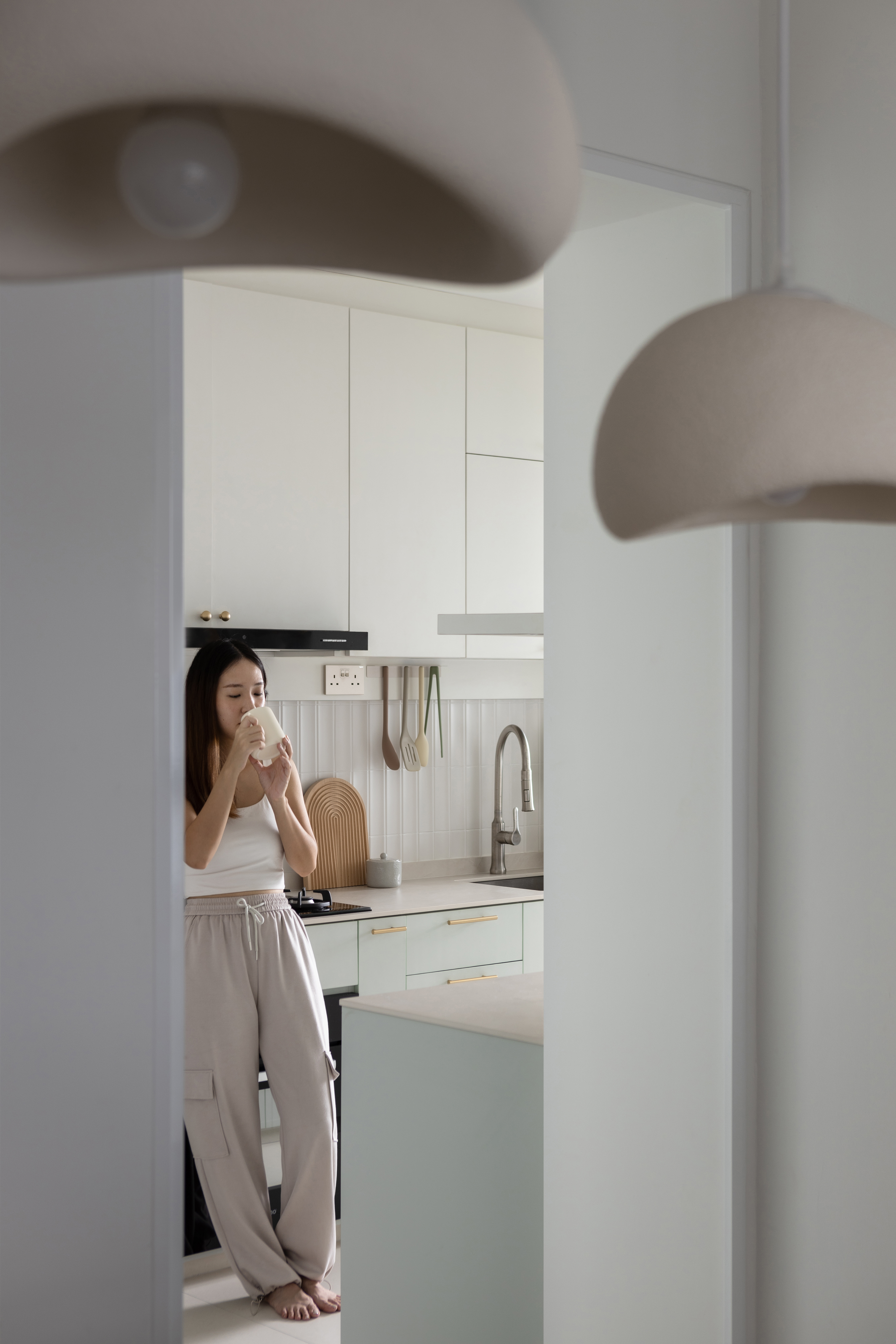 Kitchen: Balance of Practicality, Aesthetics and Waste Efficiency ⭐️ - Modern kitchen, minimalist design, white cabinets