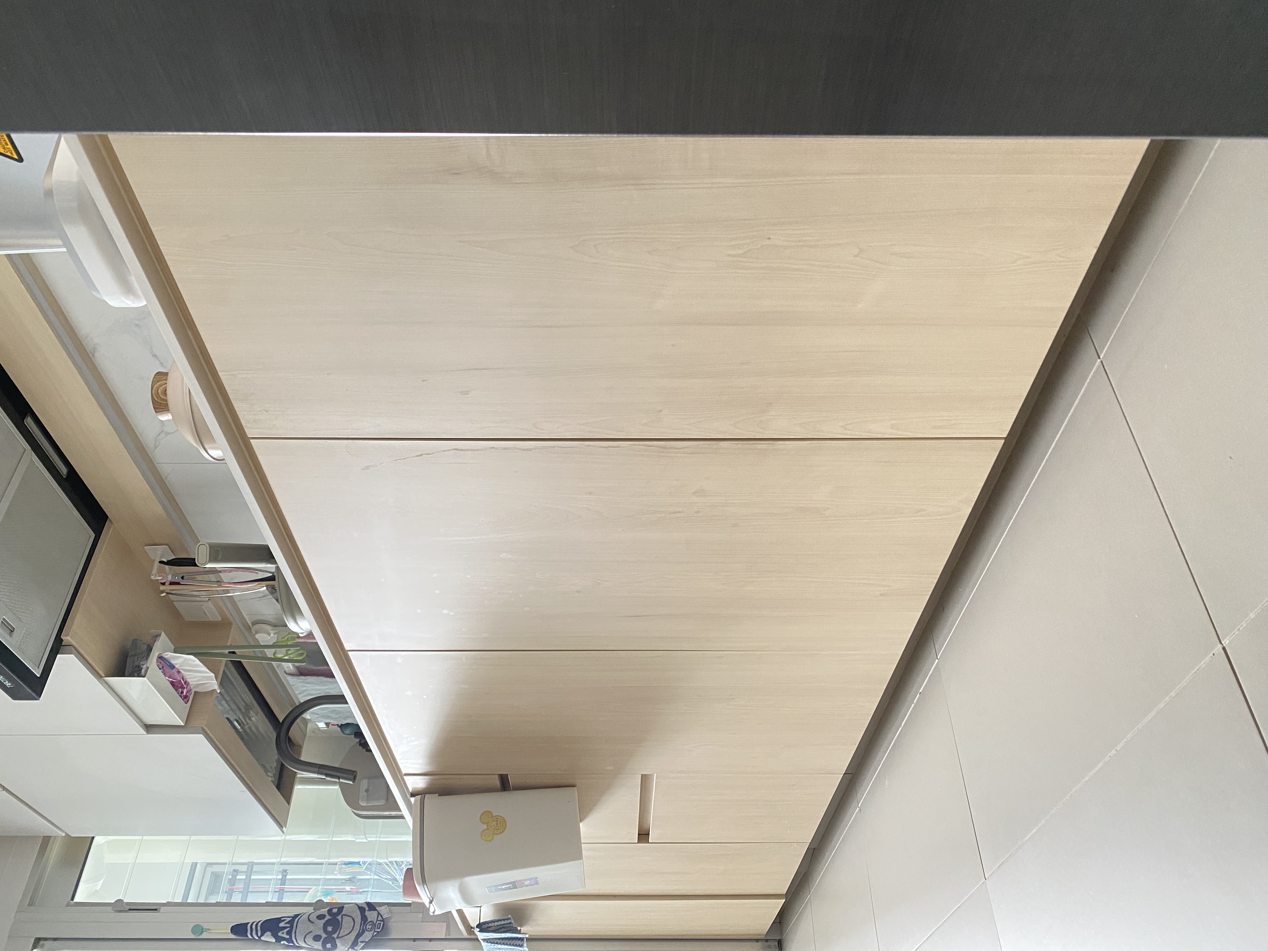 A functional cozy close-concept Kitchen feat Sinstered Stone 🤩 - Wooden kitchen countertop, modern kitchen design, light