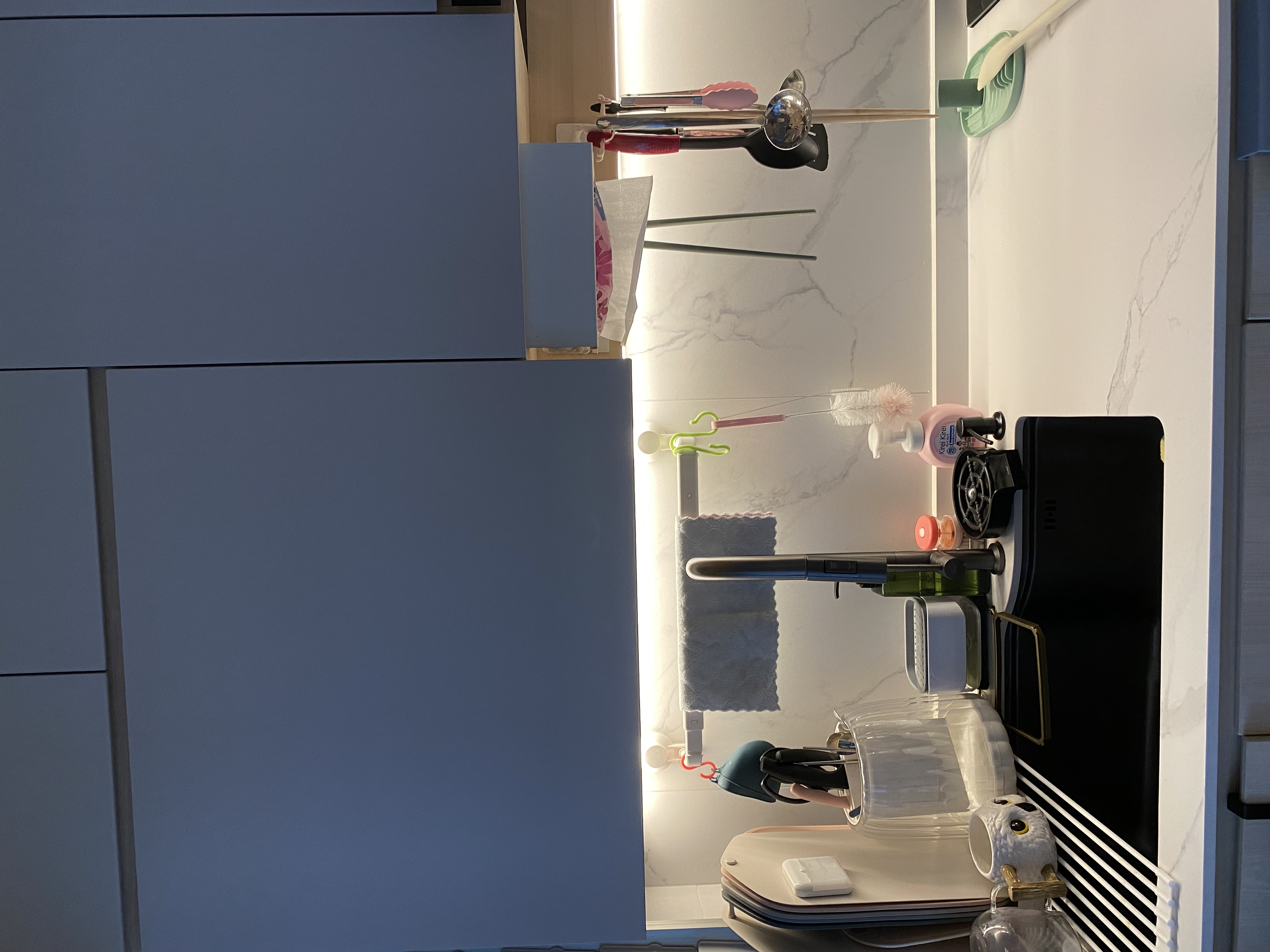 A-functional-cozy-close-concept-Kitchen-feat-Sinstered-Stone-🤩