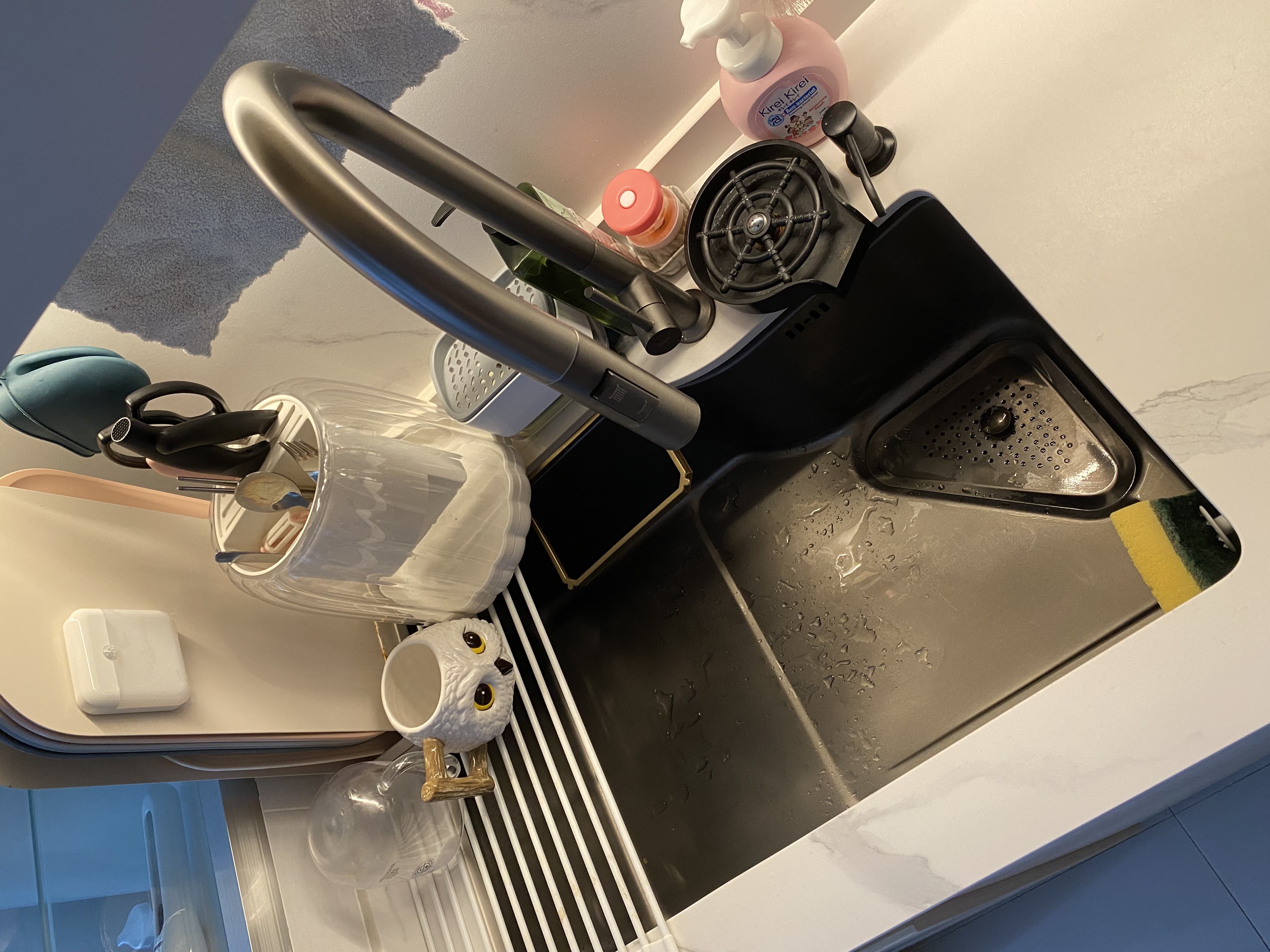 A functional cozy close-concept Kitchen feat Sinstered Stone 🤩 - kitchen sink area, modern kitchen, stainless steel sink