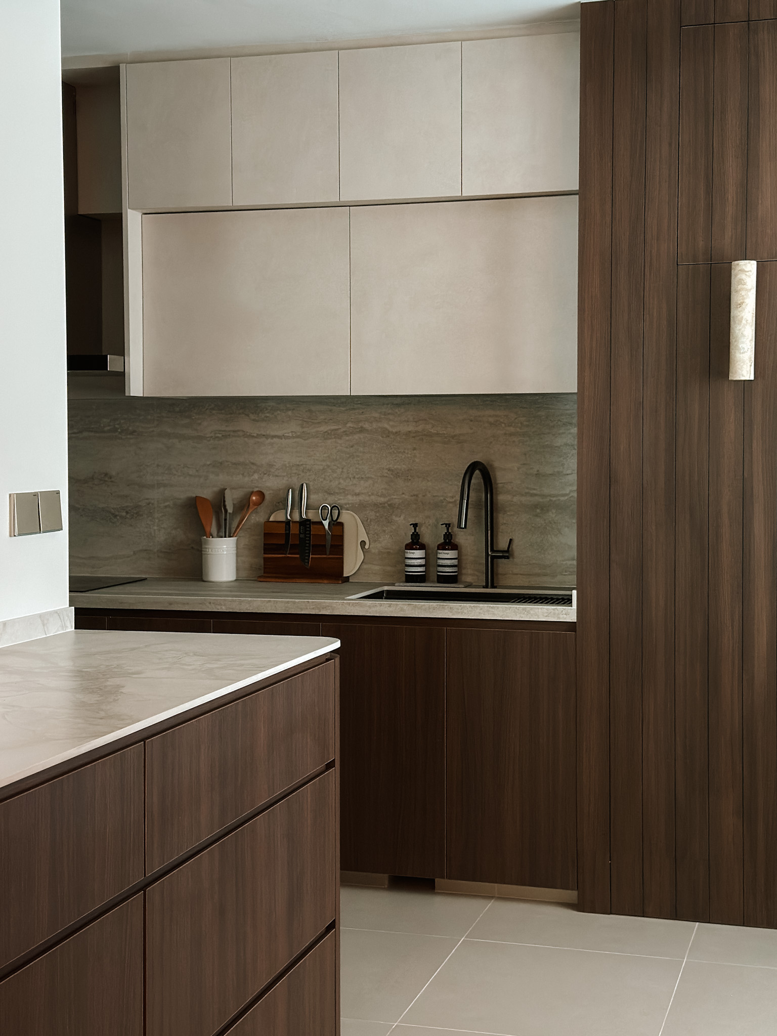 Our Cosy Kitchen: Designed for the Ultimate User Experience - Modern kitchen cabinetry, dark wood cabinets, beige upper