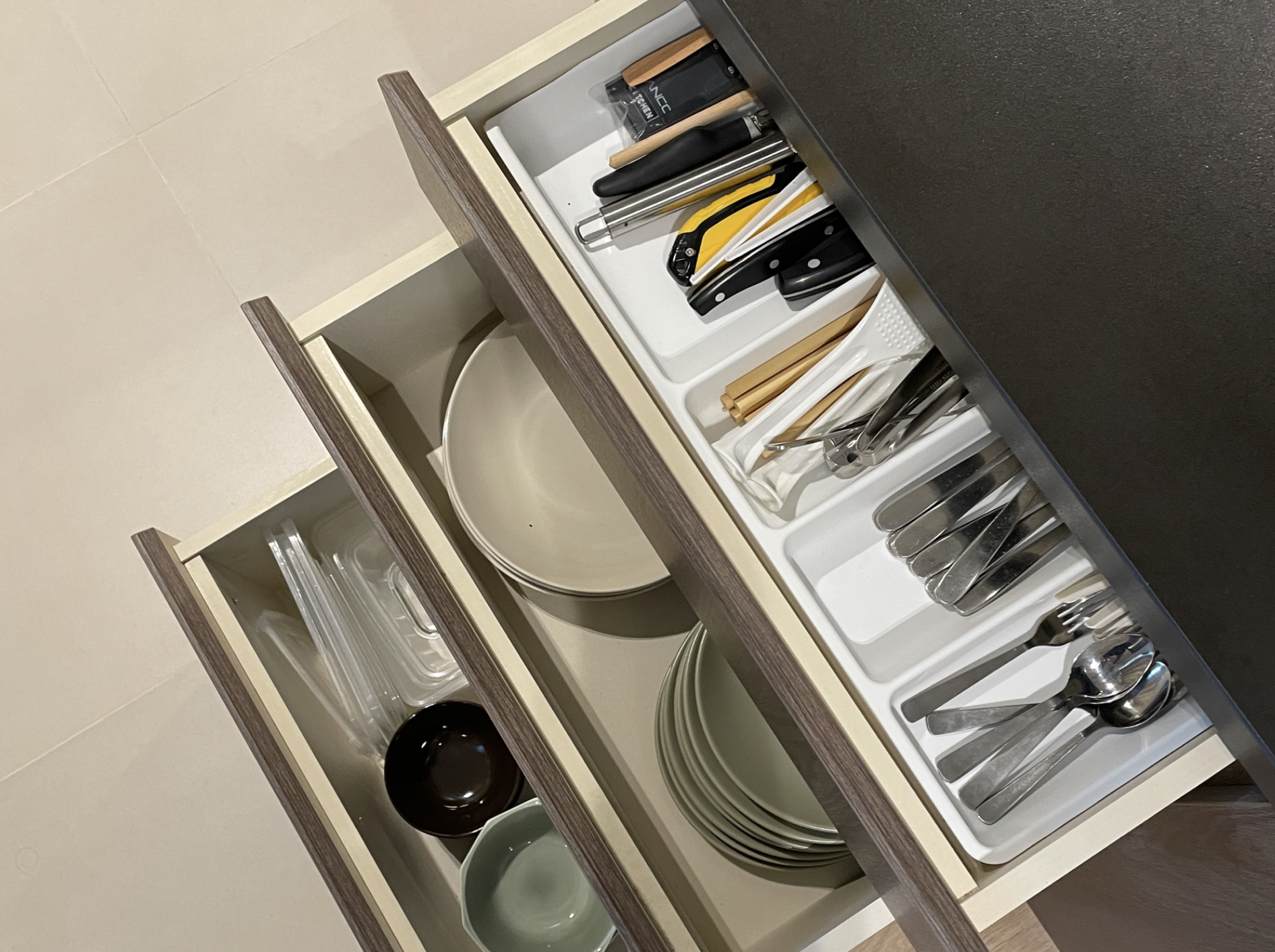 Small-Kitchen,-Big-Functionality:-3-in-1-Kitchen,-Coffee-&-Bfast-Bar