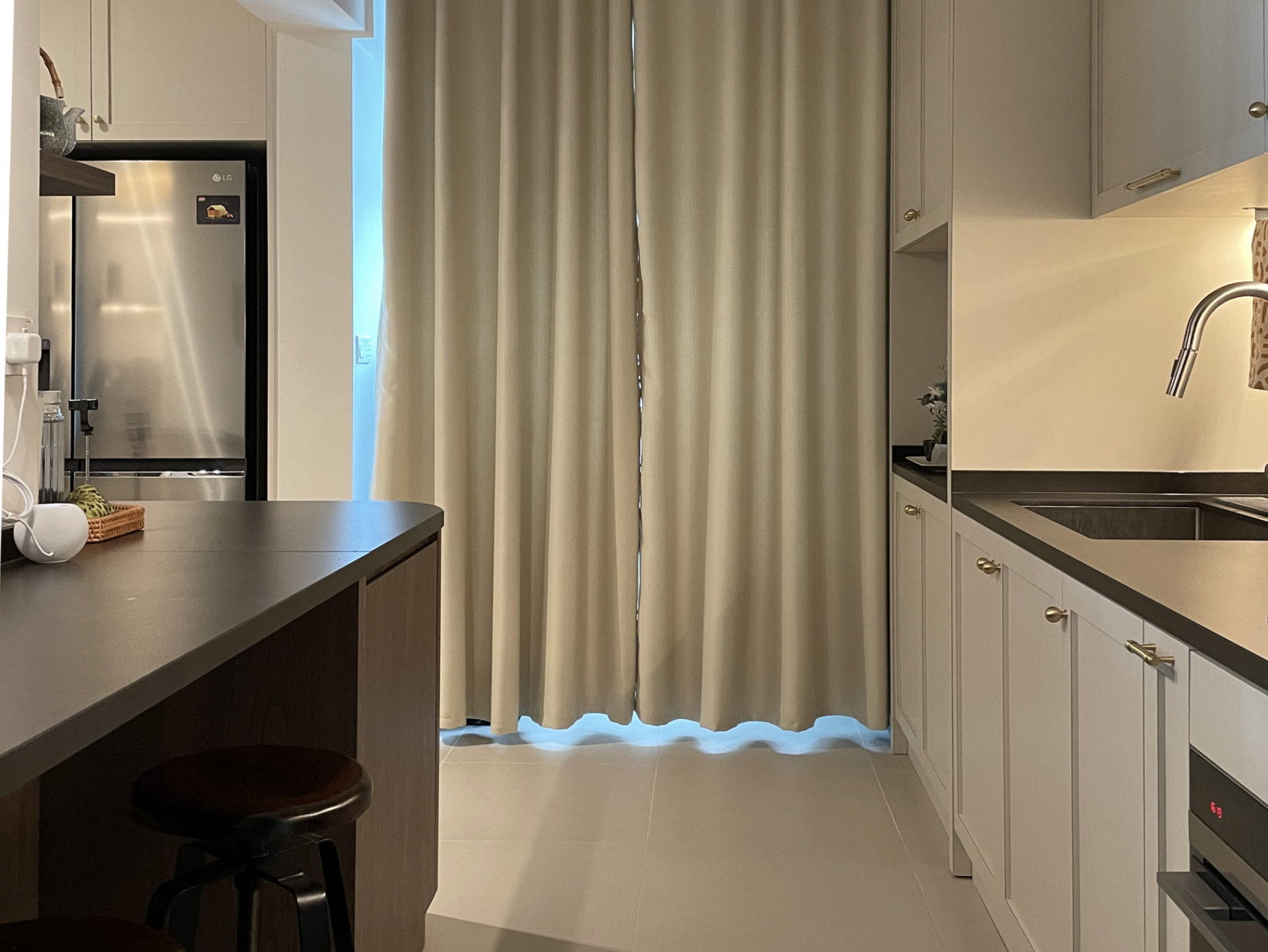 Small-Kitchen,-Big-Functionality:-3-in-1-Kitchen,-Coffee-&-Bfast-Bar