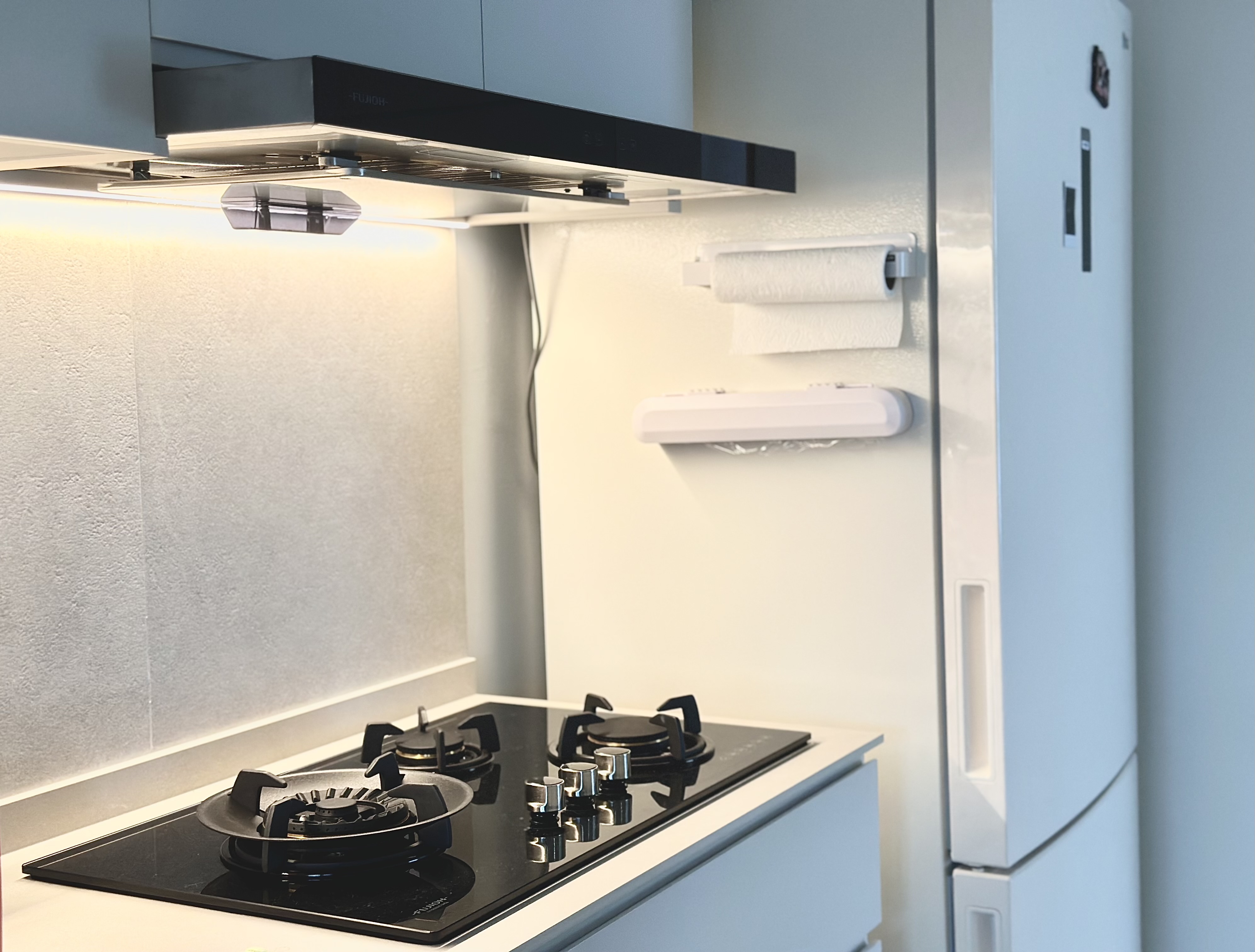 Simple Spaces: Minimalistic full white and grey open-concept kitchen - modern kitchen, stainless steel appliances, gas stove