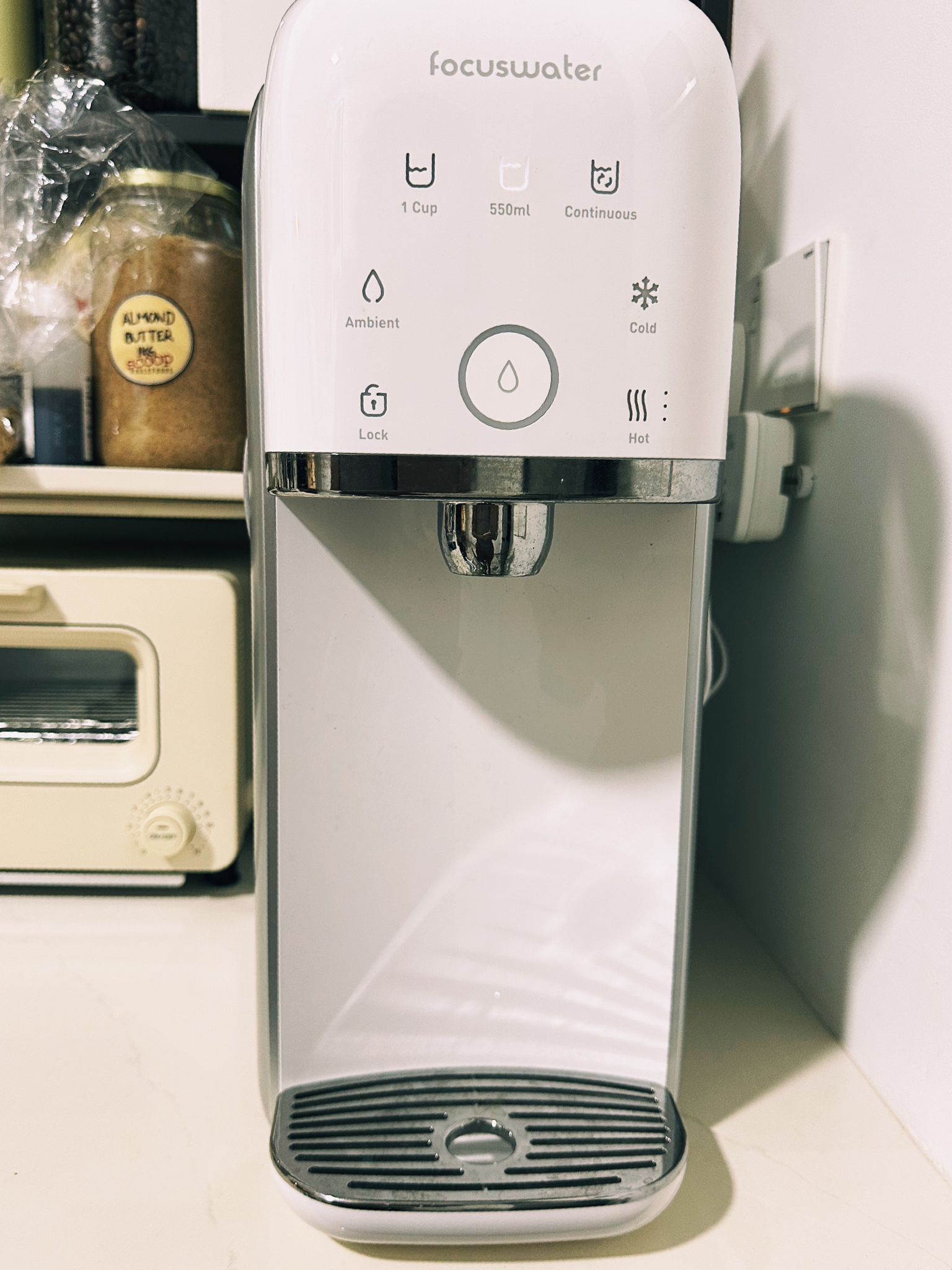 Maximizing Function in a Minimalist Kitchen: Our Small Cooking Haven  - Focuswater, Ambient, Continuous, 1 Cup, 550ml, Cold