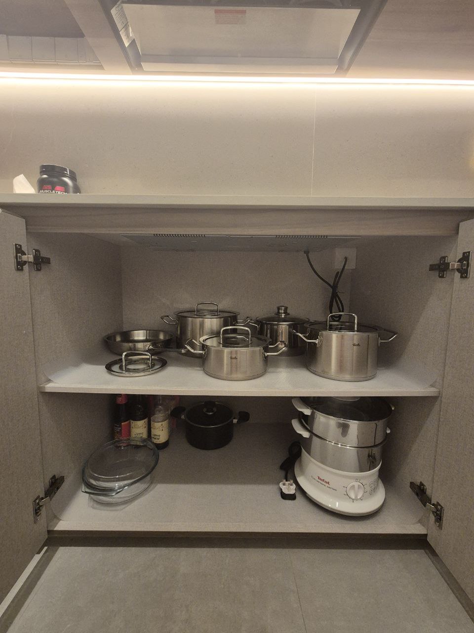 Kitchen: 50 questions to answer before your kitchen renovation starts! - Silver pots, stainless steel appliances, open