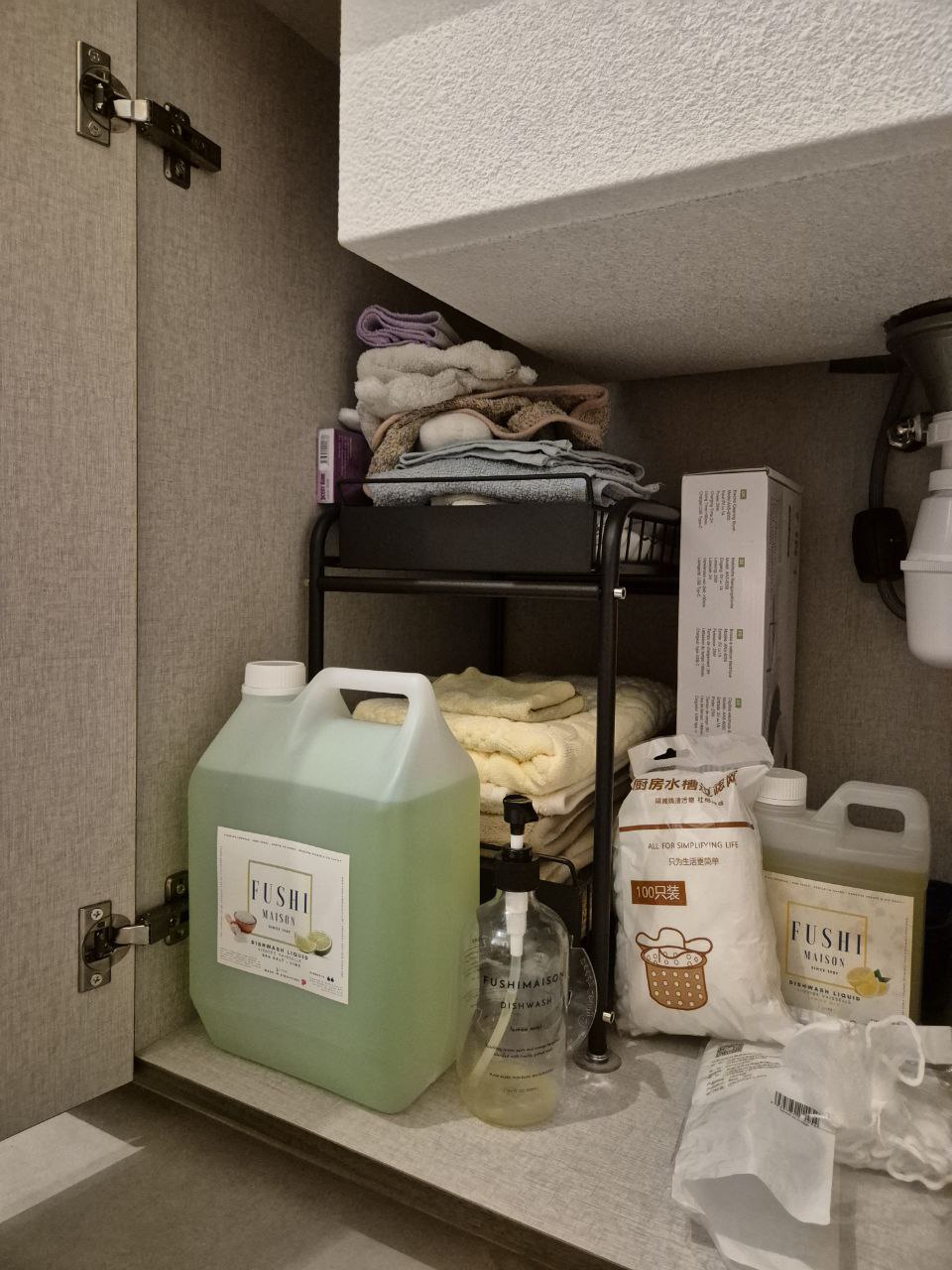 Kitchen: 50 questions to answer before your kitchen renovation starts! - Fushimi Maison dishwashing liquid, green liquid