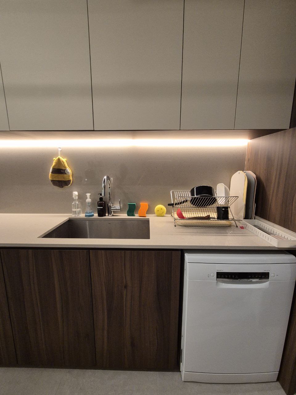 Kitchen: 50 questions to answer before your kitchen renovation starts! - modern kitchen countertop, stainless steel sink