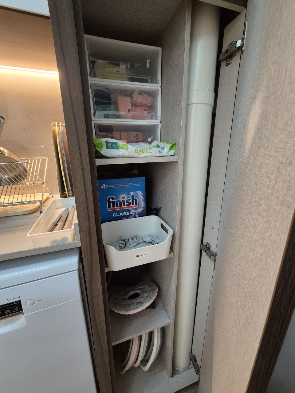 Kitchen: 50 questions to answer before your kitchen renovation starts! - Organized storage cabinet, kitchen drawers, neatly