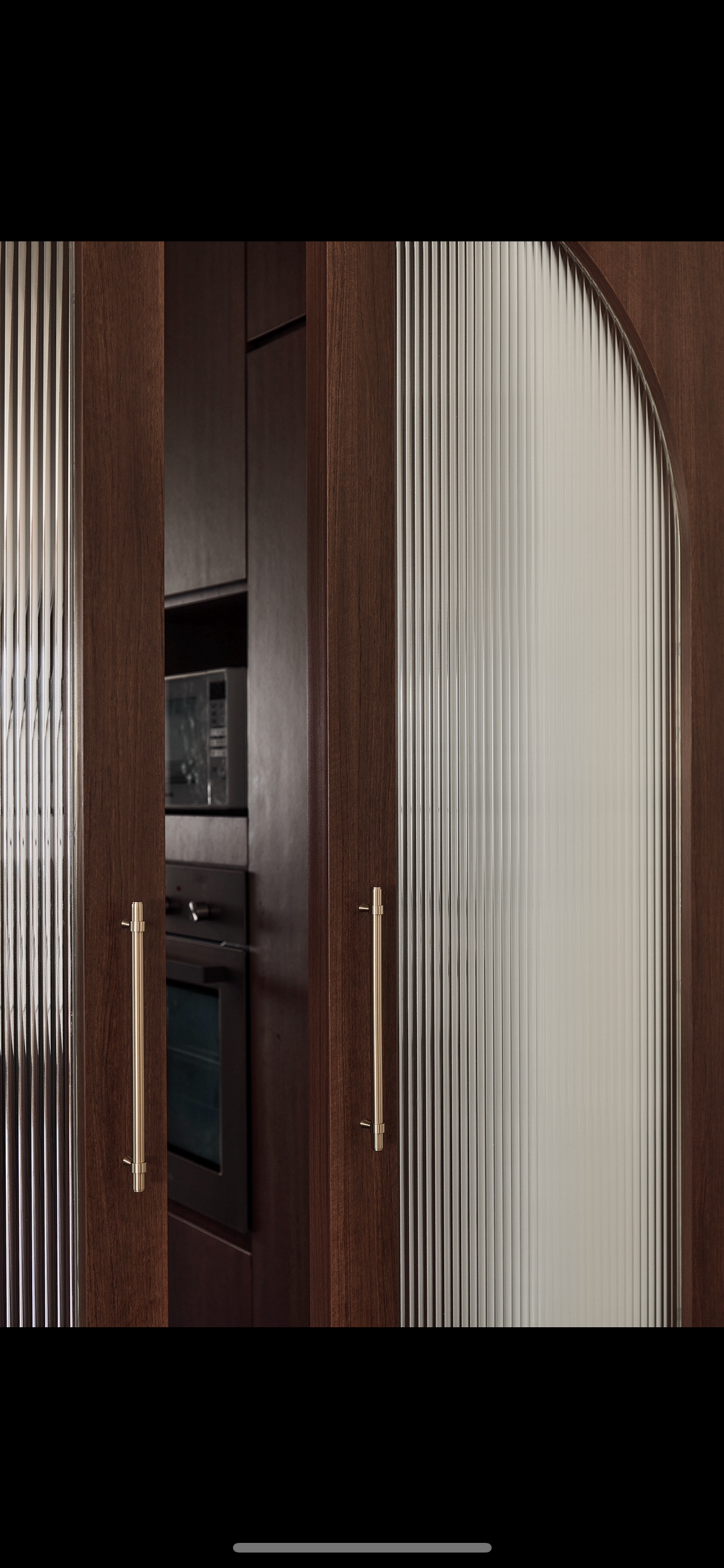 Transform-your-cooking-space-with-a-mid-century-modern-kitchen!🌿✨