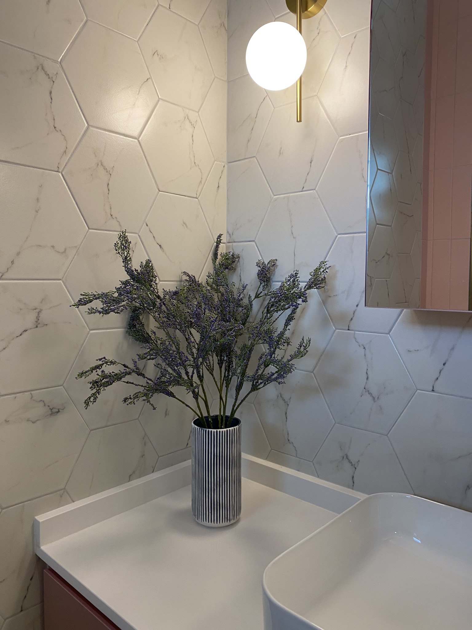 Transform-your-cooking-space-with-a-mid-century-modern-kitchen!🌿✨