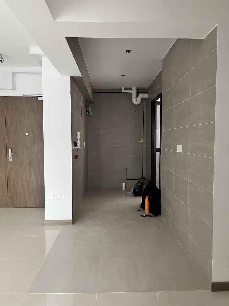 Before & After: Transforming the Impossible of a Small Kitchen Space  - Modern minimalist hallway, gray tiled walls, wooden