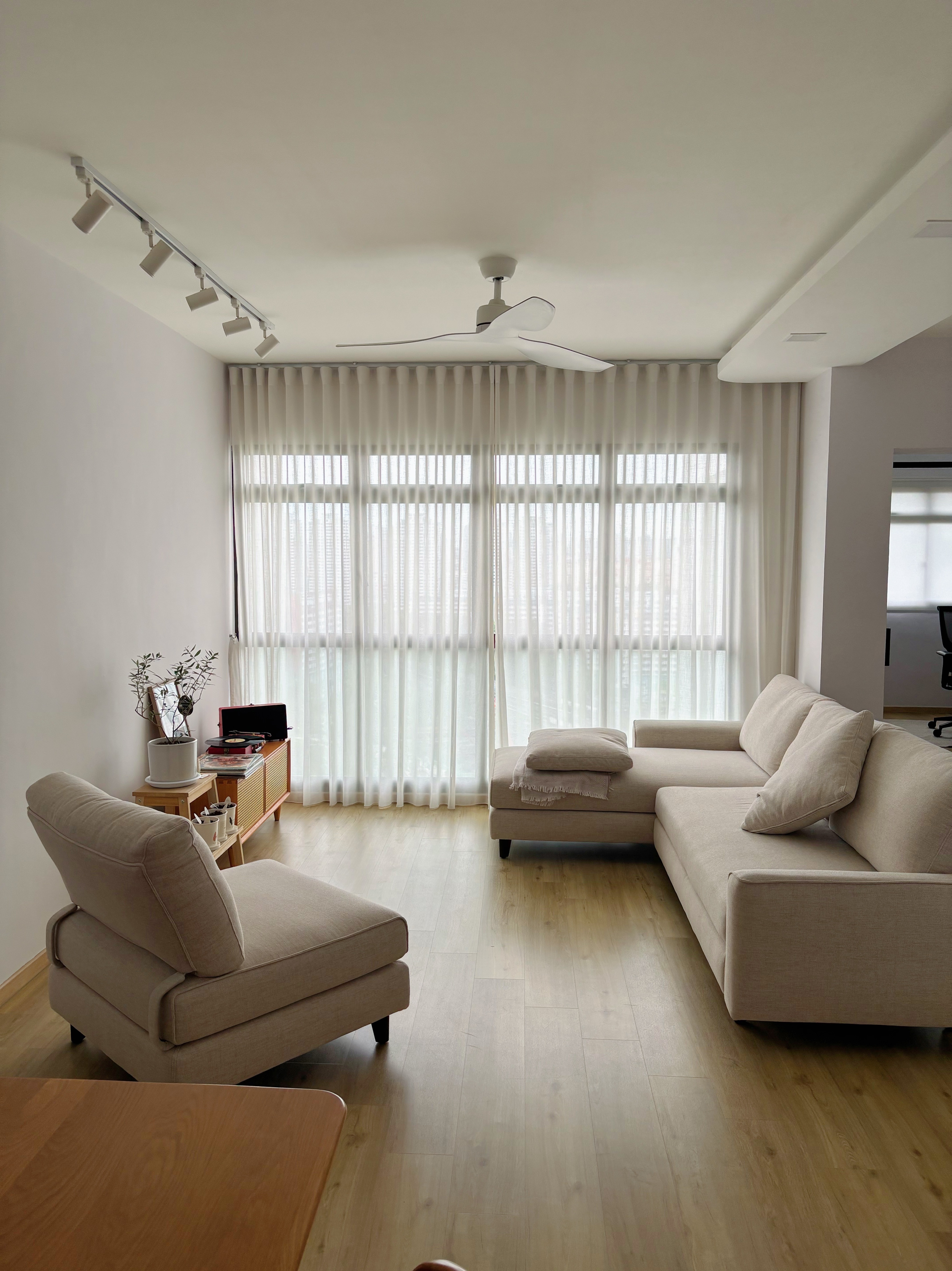 Space-to-Breathe:-Minimalist-&-Calming-5rm-AMK-Resale-HDB