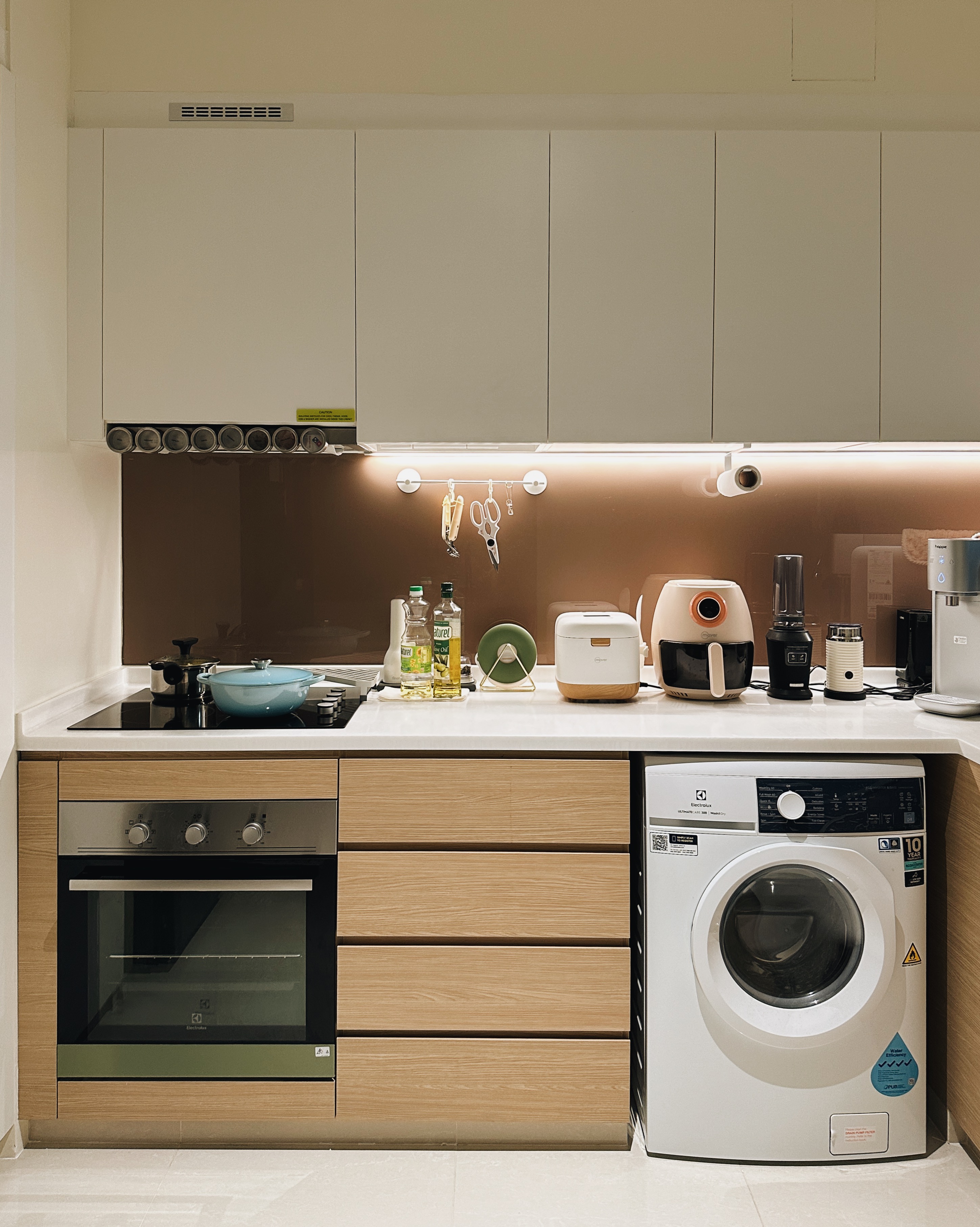 Minimalist Kitchen Essentials: Making the Most of Small Condo Spaces - Modern kitchen with integrated appliances, stainless