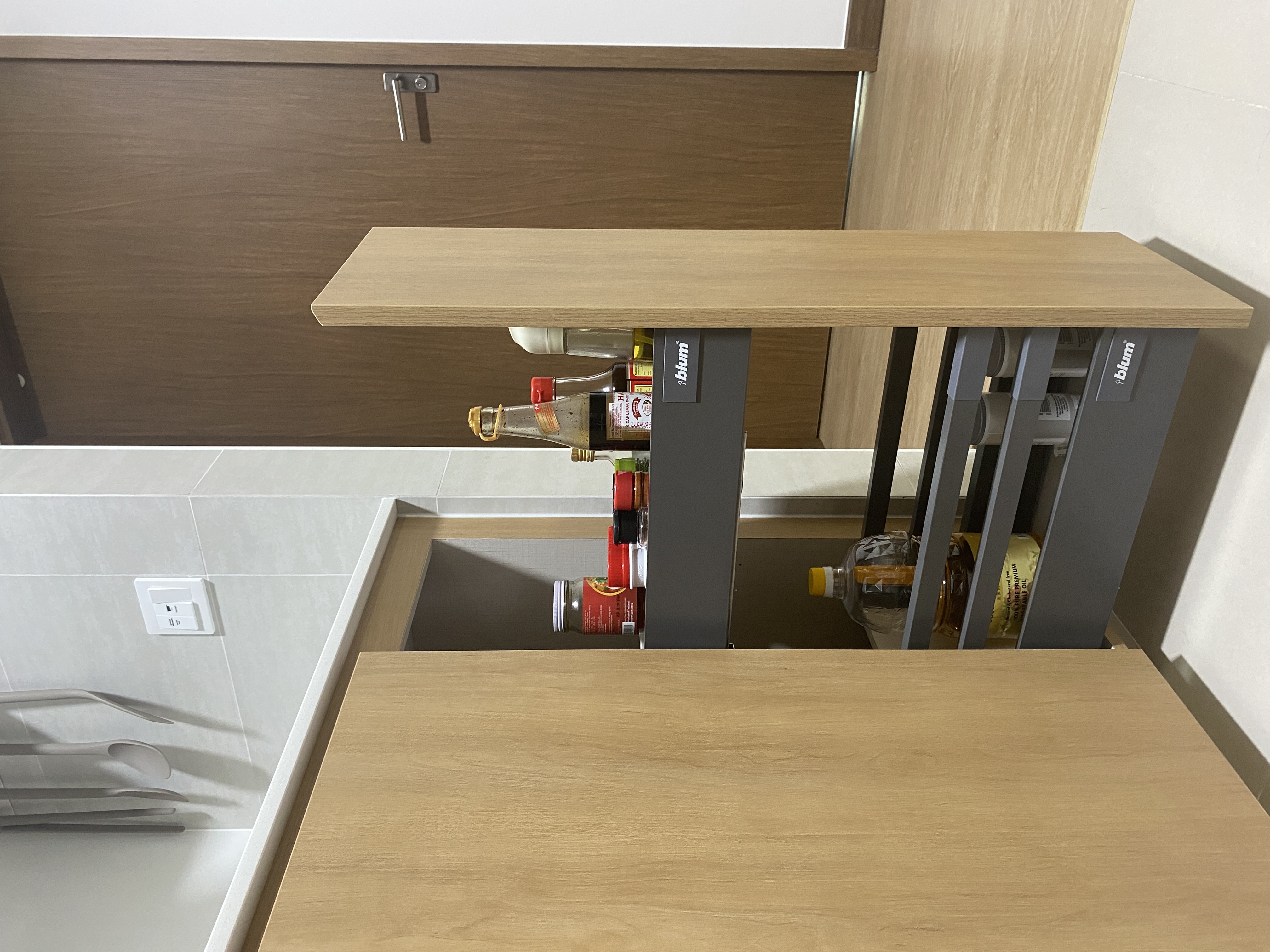 Kitchen:-Multifunctional-Space-Combining-Laundry-and-Cooking-Area